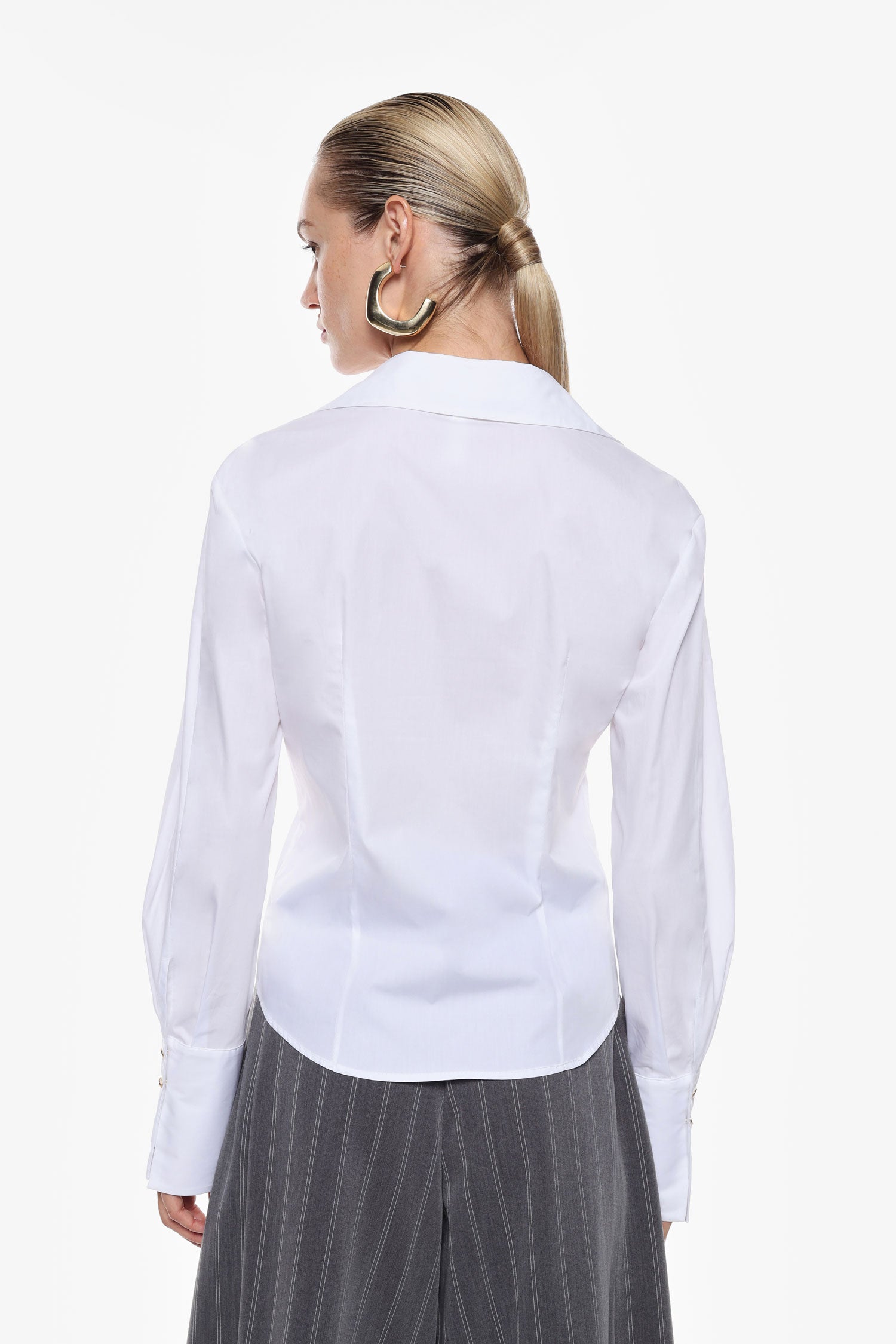 Camicia con scollo a V e chiusura laterale