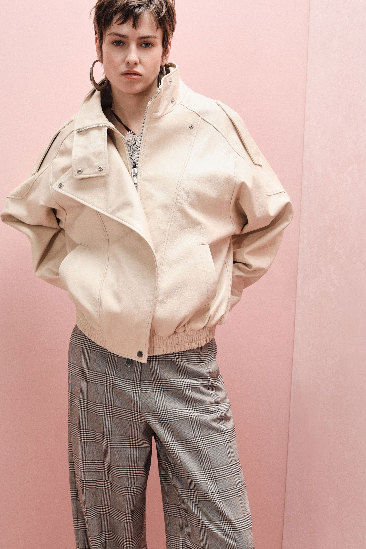 Giacca in pelle con zip e collo alto