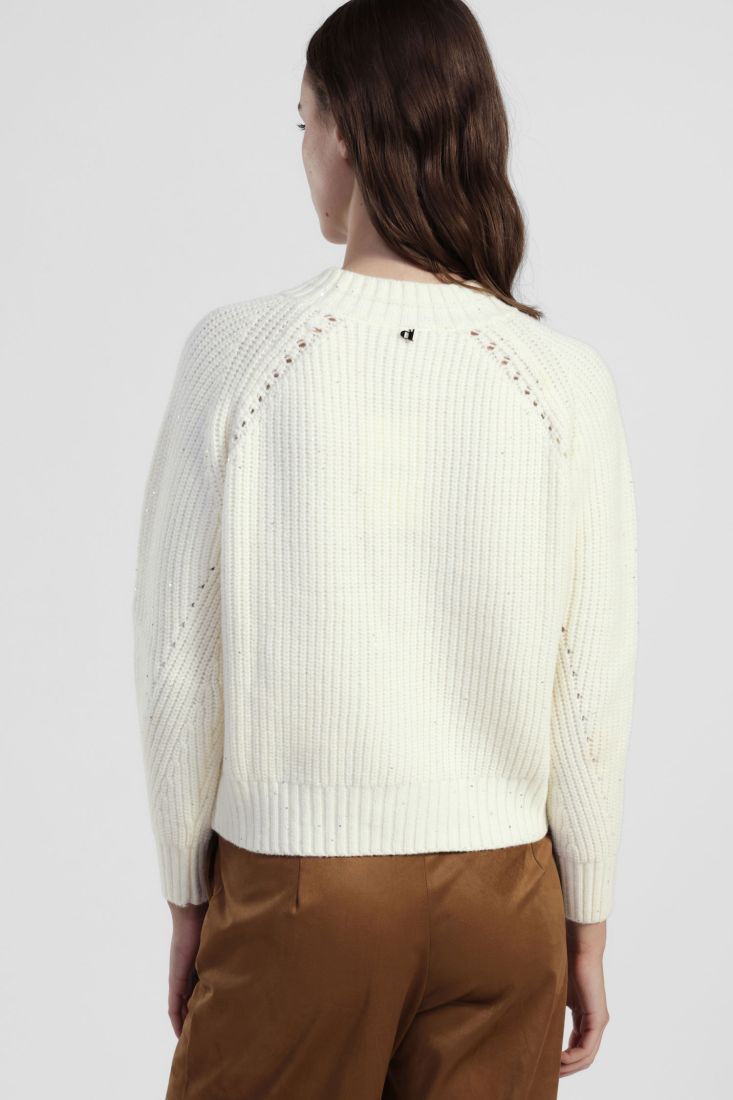 Maglione girocollo a costine con micro applicazioni