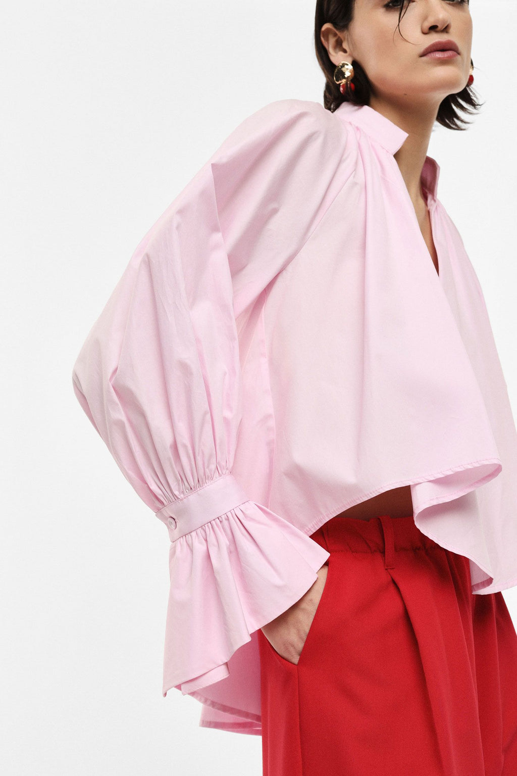 Camicia ampia con maniche volant e colletto coreano