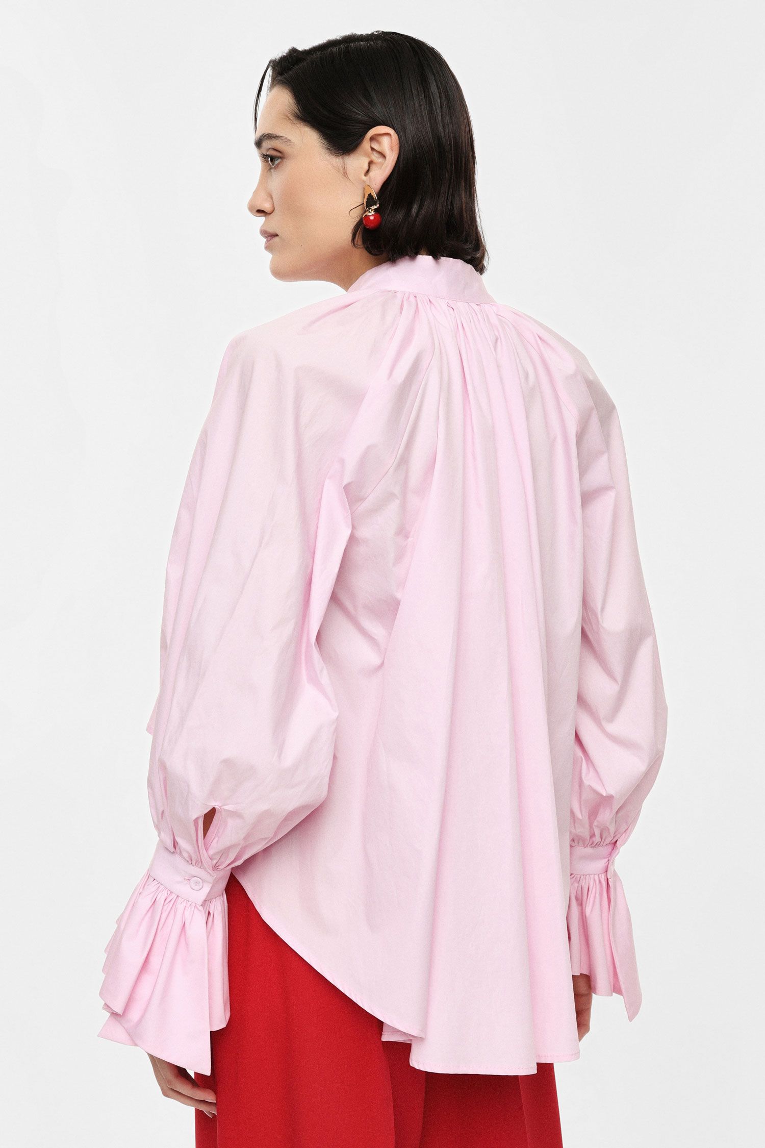 Camicia ampia con maniche volant e colletto coreano