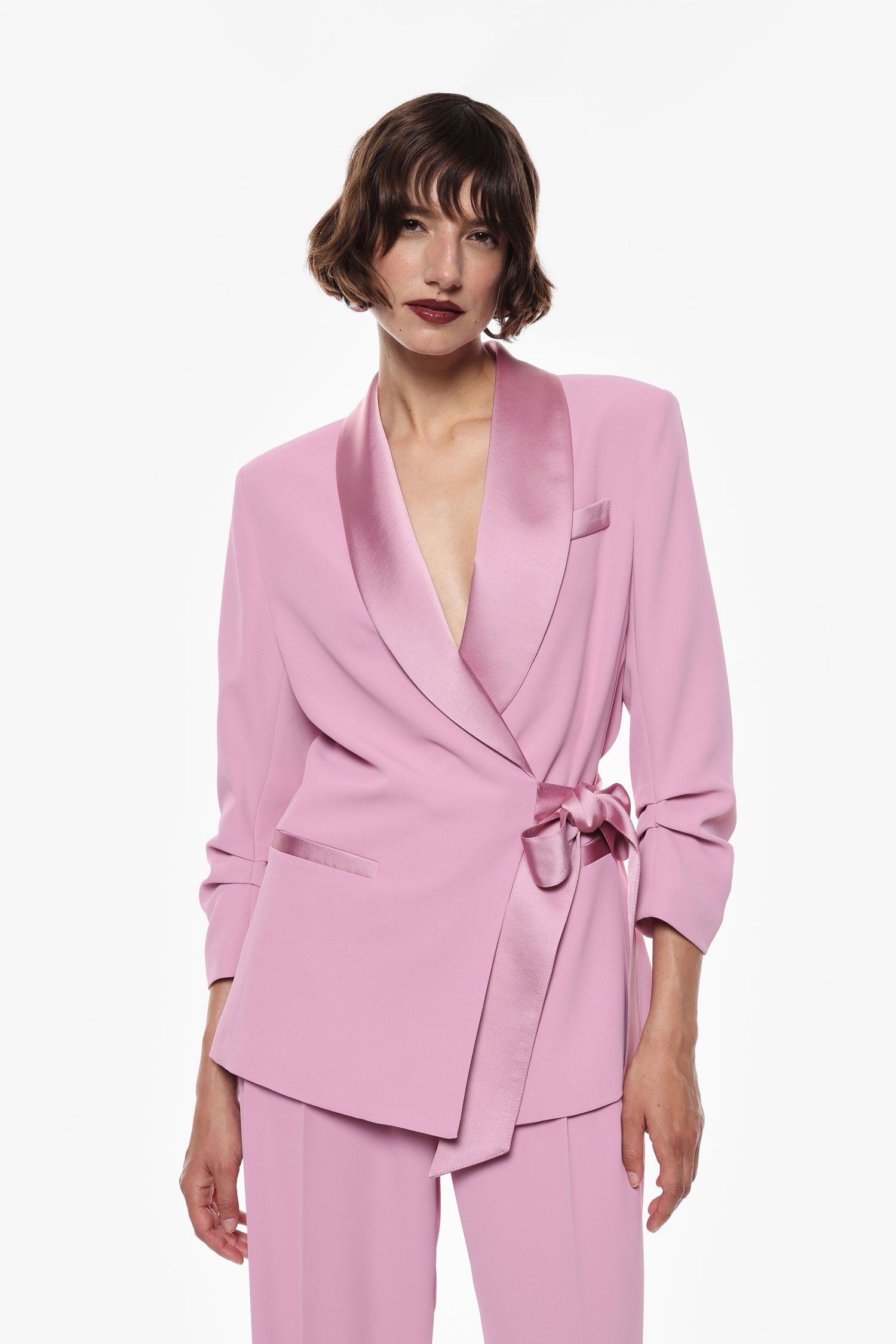 Blazer con chiusura laterale e rovere effetto satin