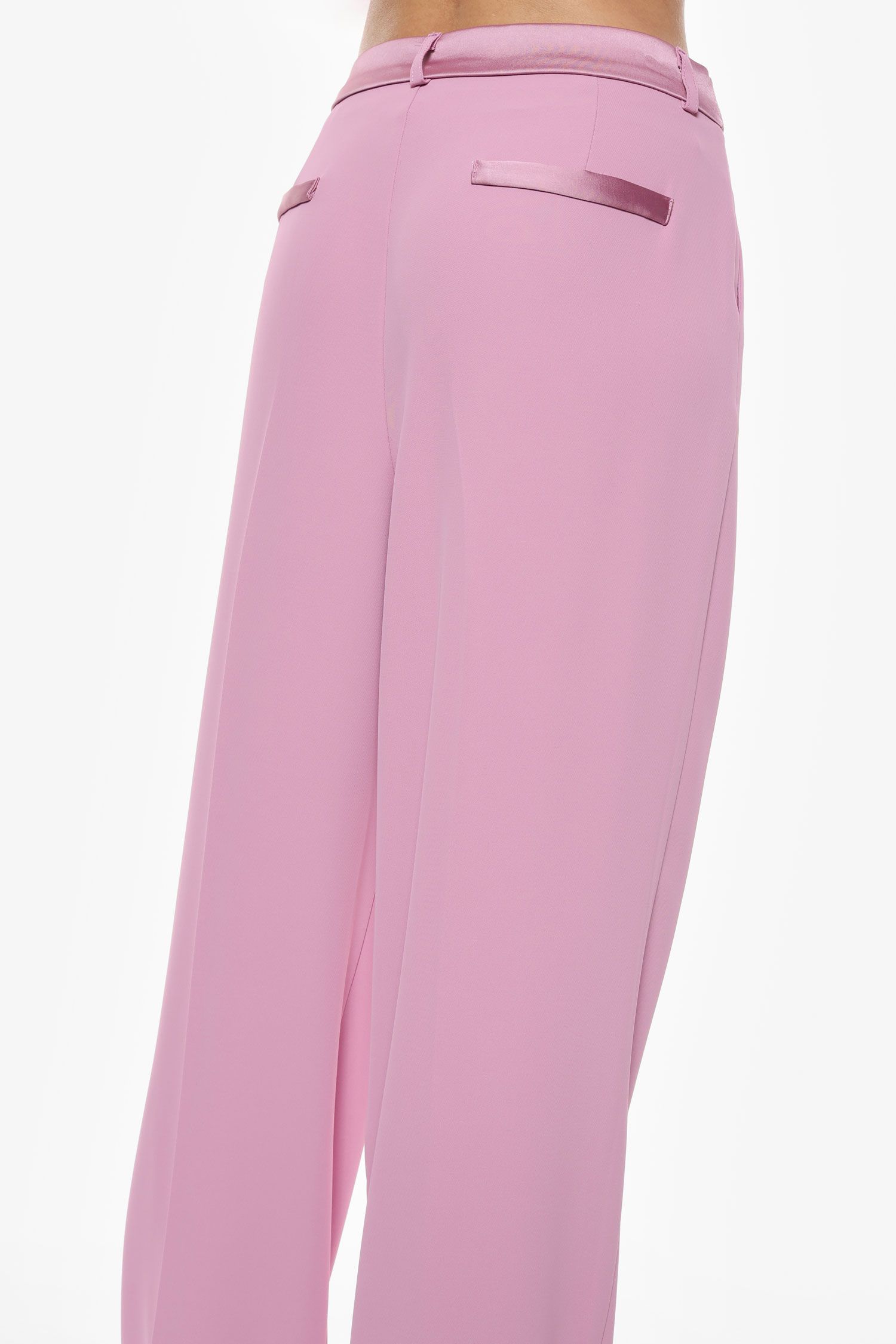 Pantaloni ampi a vita alta