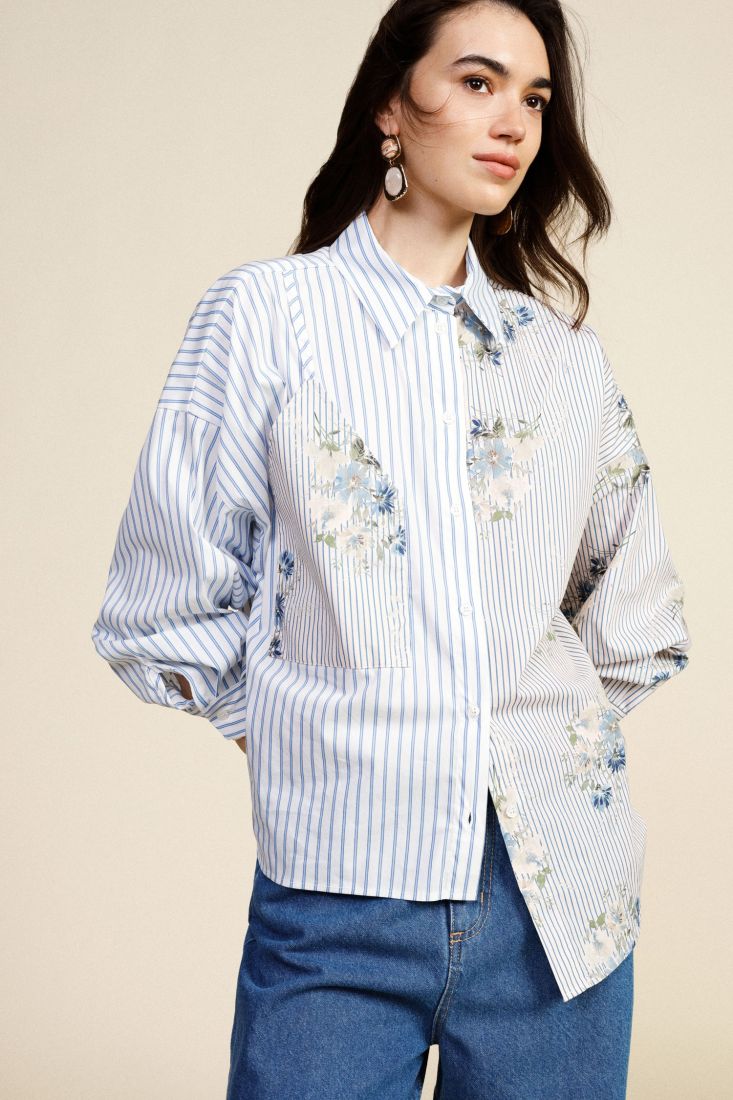 Camicia a righe con stampa floreale