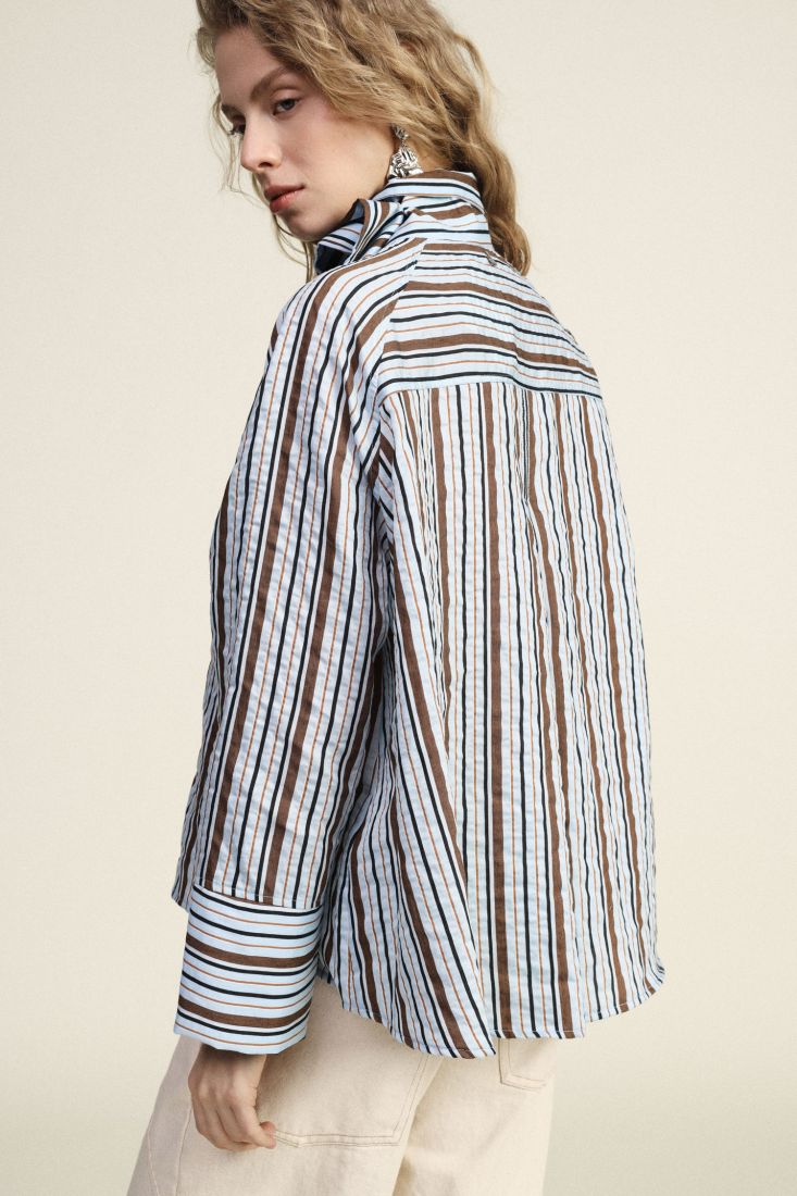 Camicia a righe con colletto classico e tasca