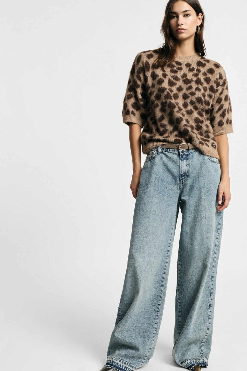 Jeans ampi a vita alta con fondo largo