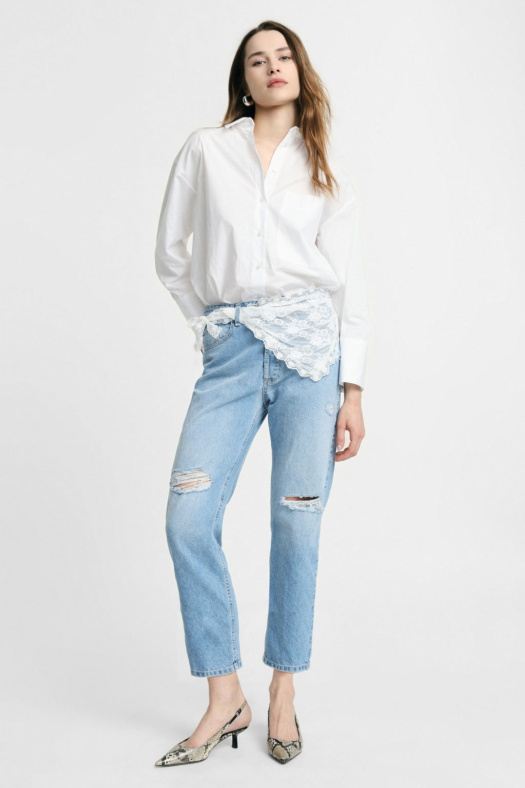 Jeans straight-leg con strappi e dettaglio pizzo