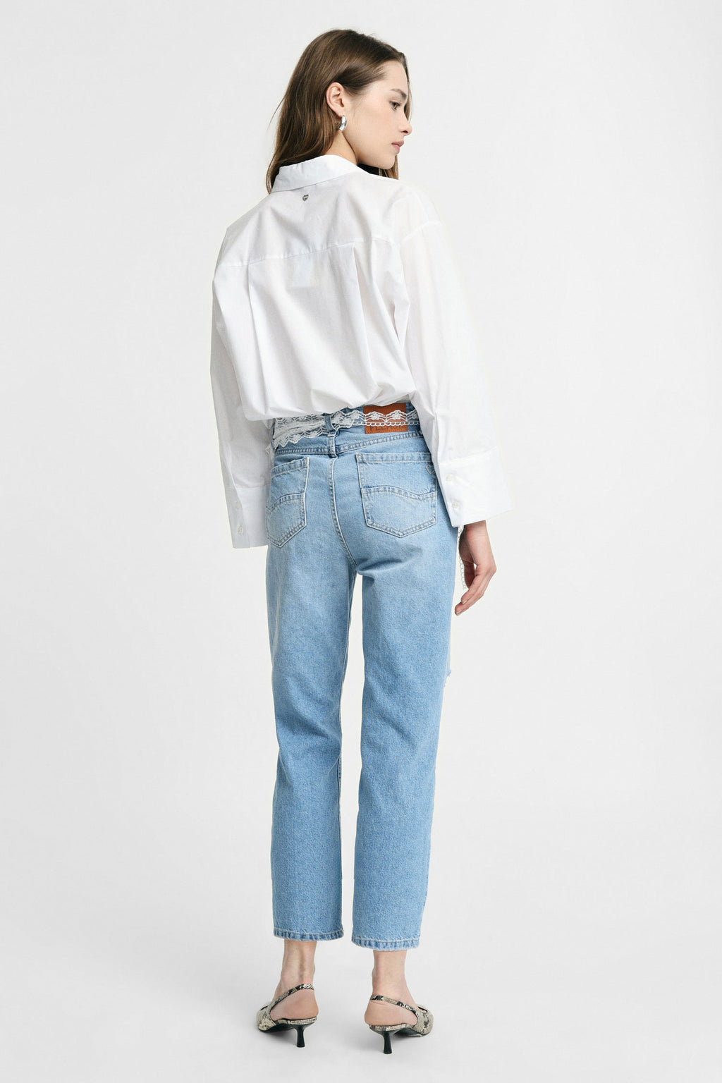 Jeans straight-leg con strappi e dettaglio pizzo
