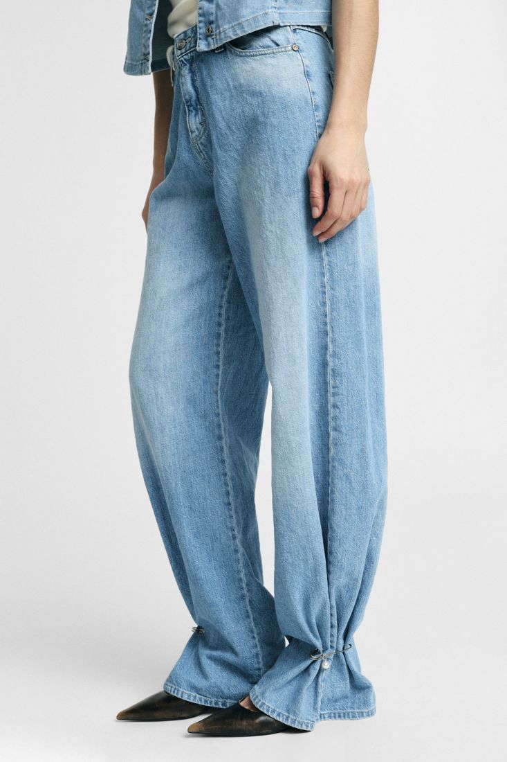 Jeans a gamba ampia con dettagli arricciati
