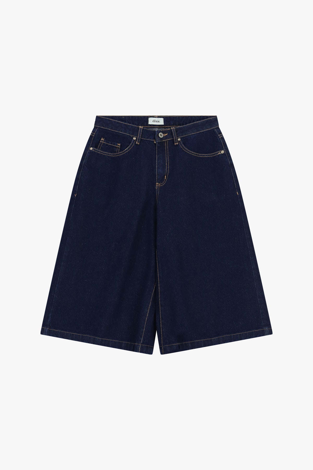 Shorts a gamba larga con cinque tasche