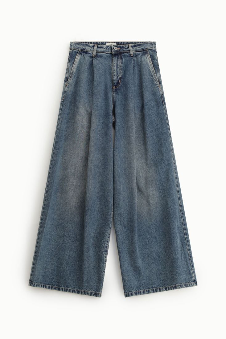 Jeans a gamba ampia con pinces