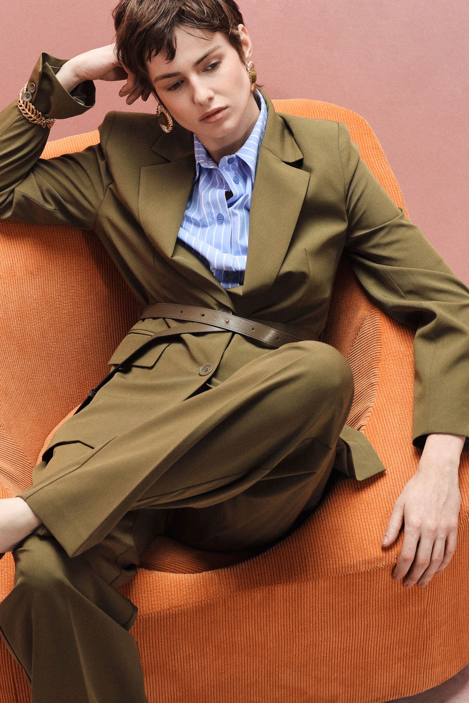 Blazer con cintura e abbottonatura monopetto