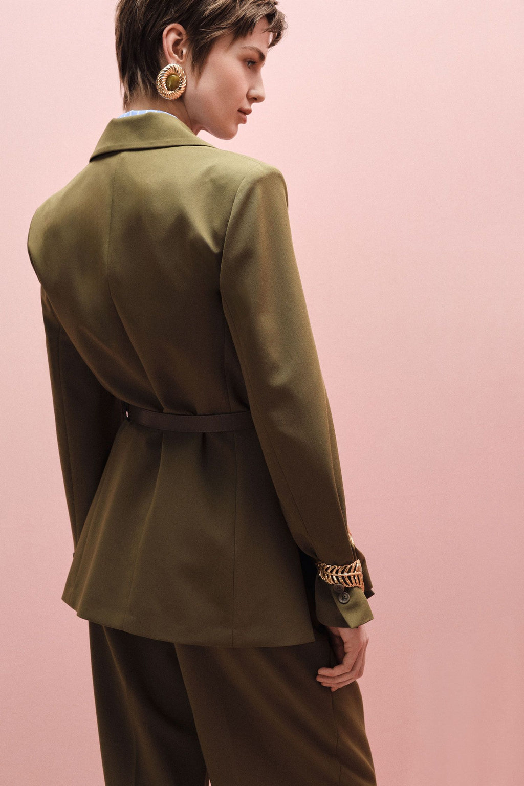 Blazer con cintura e abbottonatura monopetto