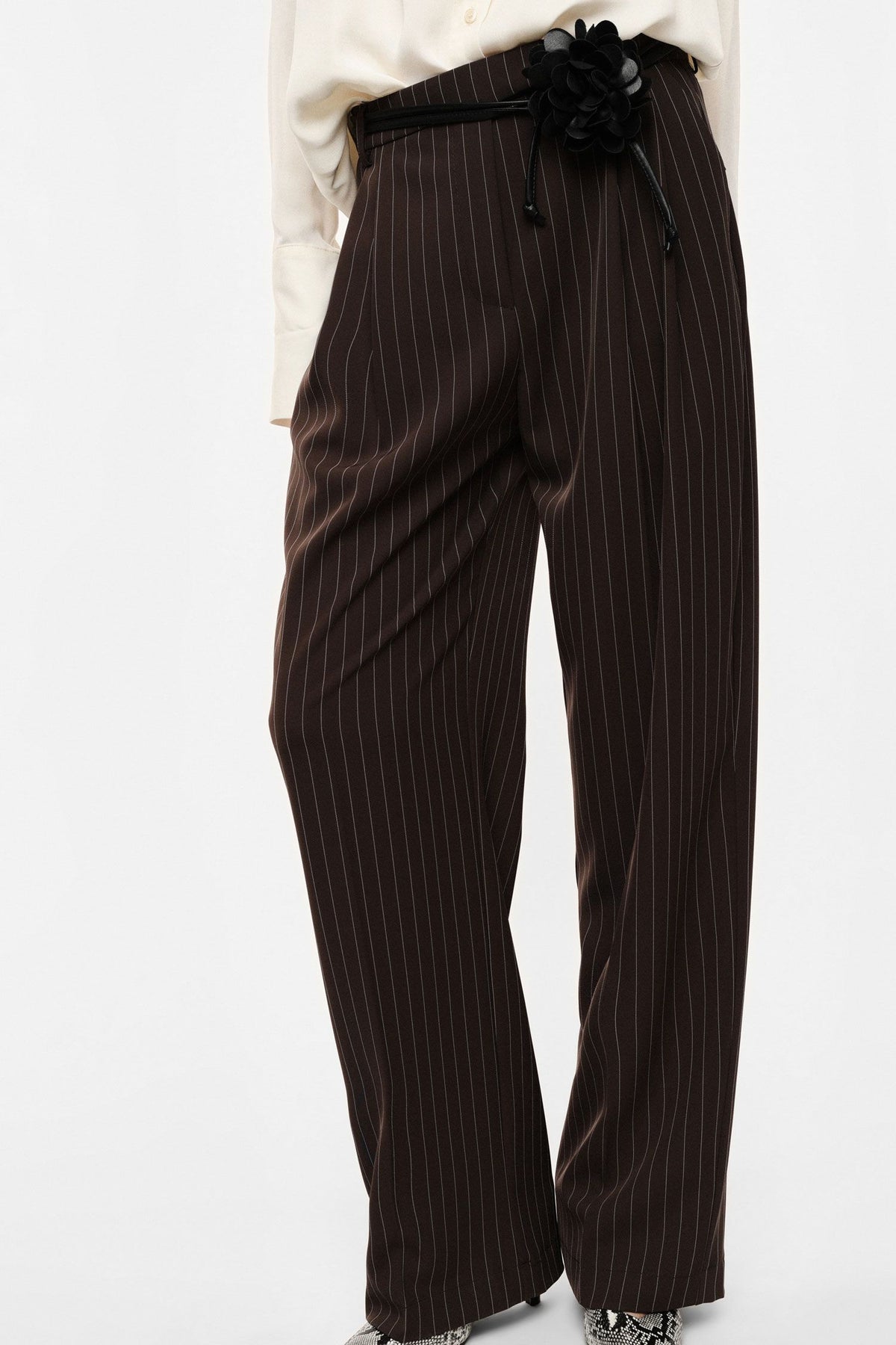 Pantaloni palazzo a righe con cintura fiore