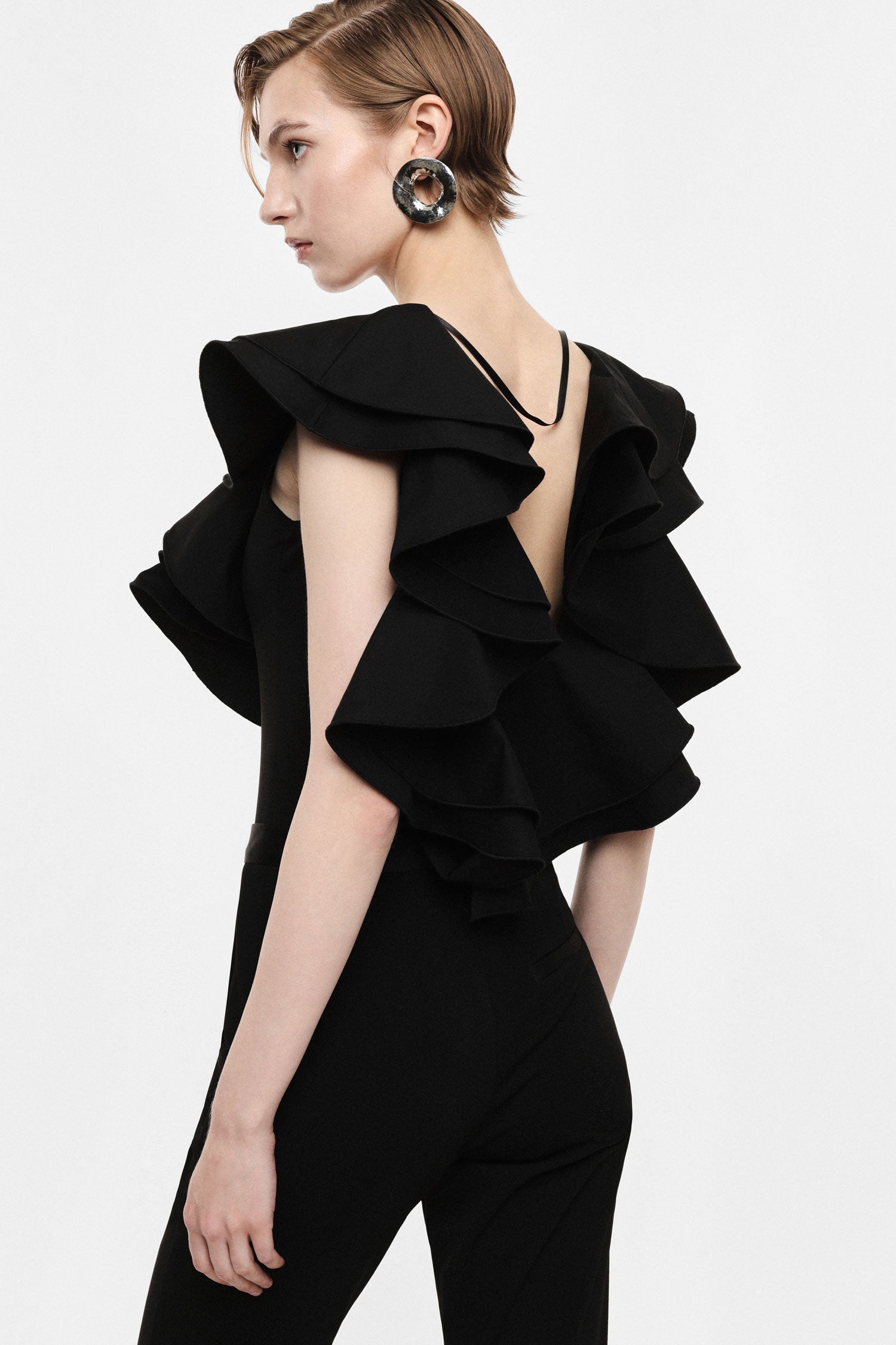 Body con volant sulle spalle e scollo tondo