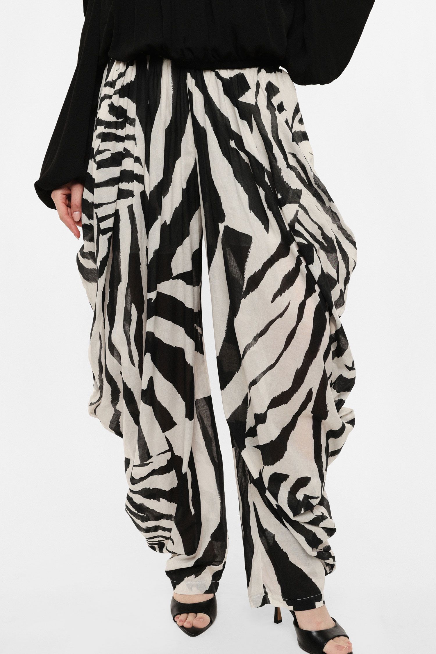 Pantaloni palazzo con stampa e drappeggio