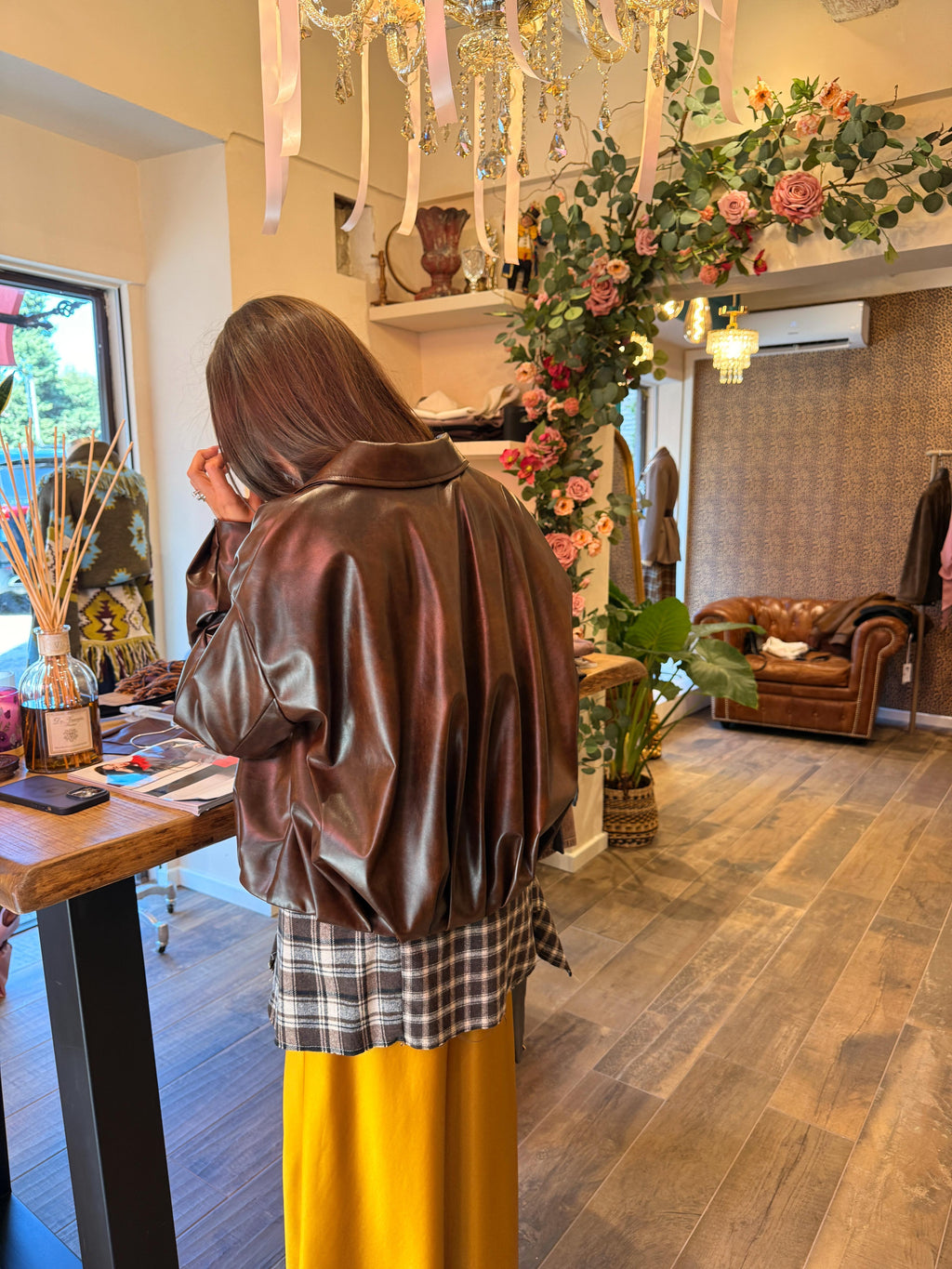 Giacca in ecopelle con zip e colletto classico