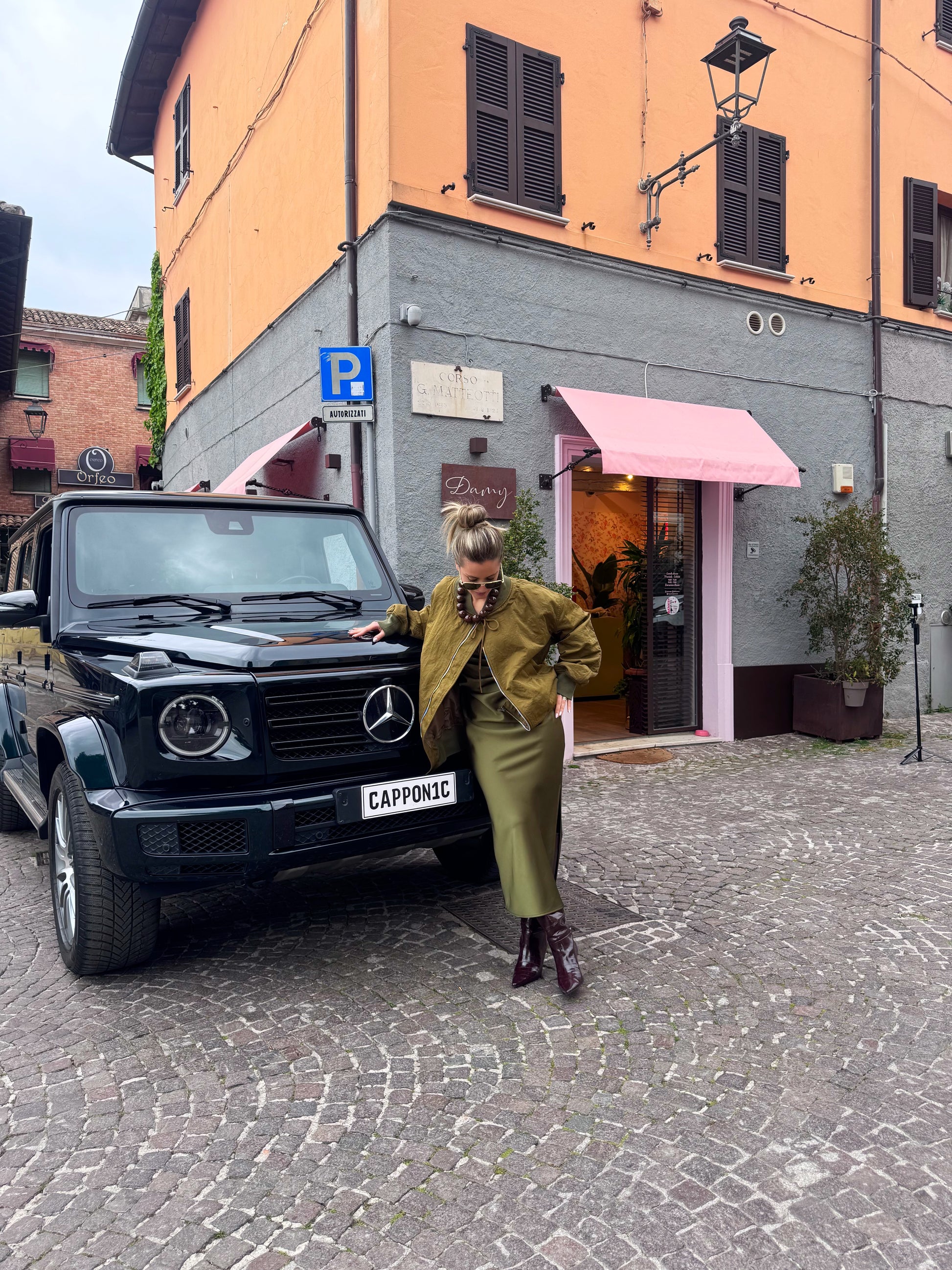 Abito midi con spalline sottili