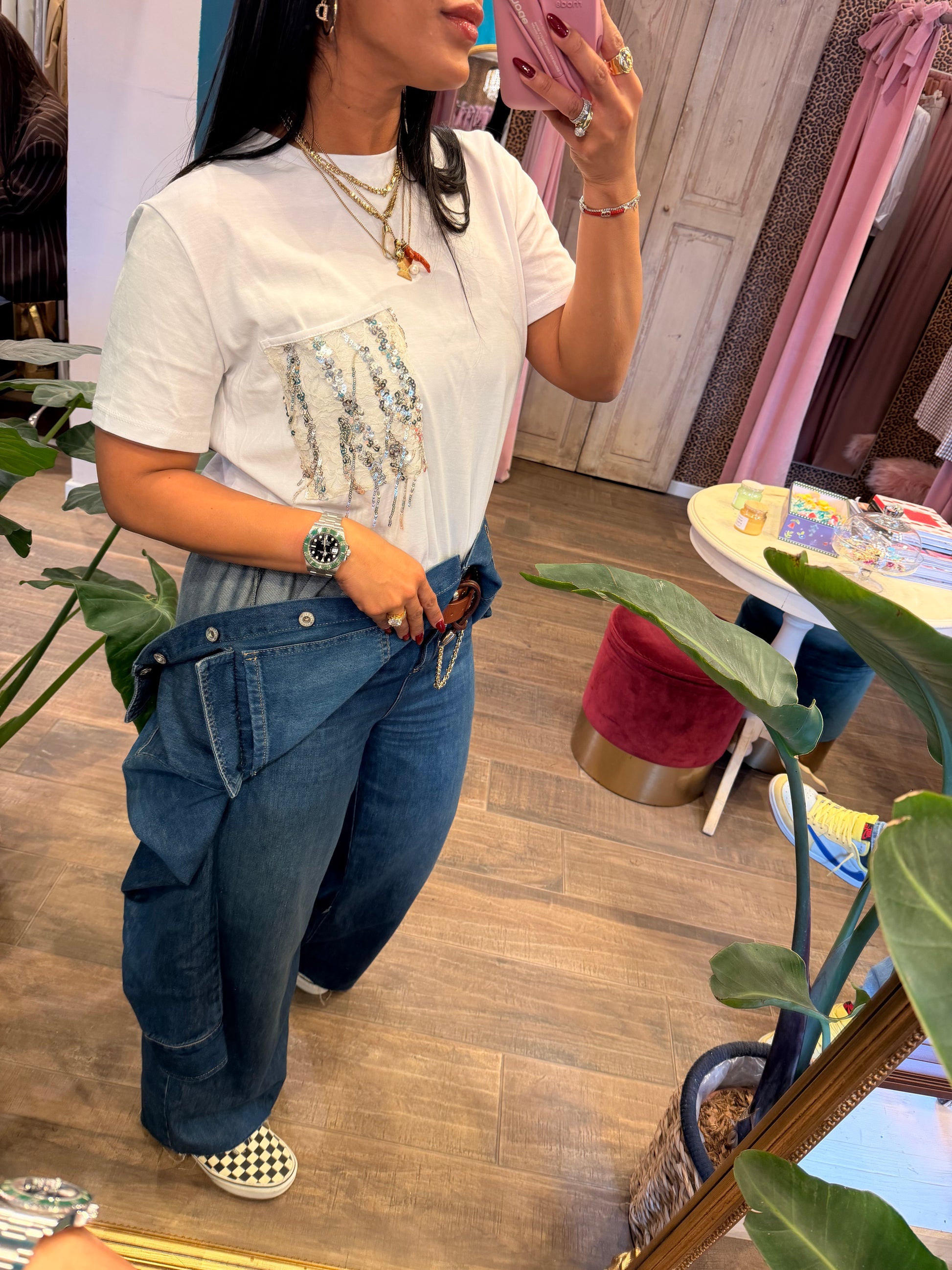 T-shirt a maniche corte con taschino e paillettes