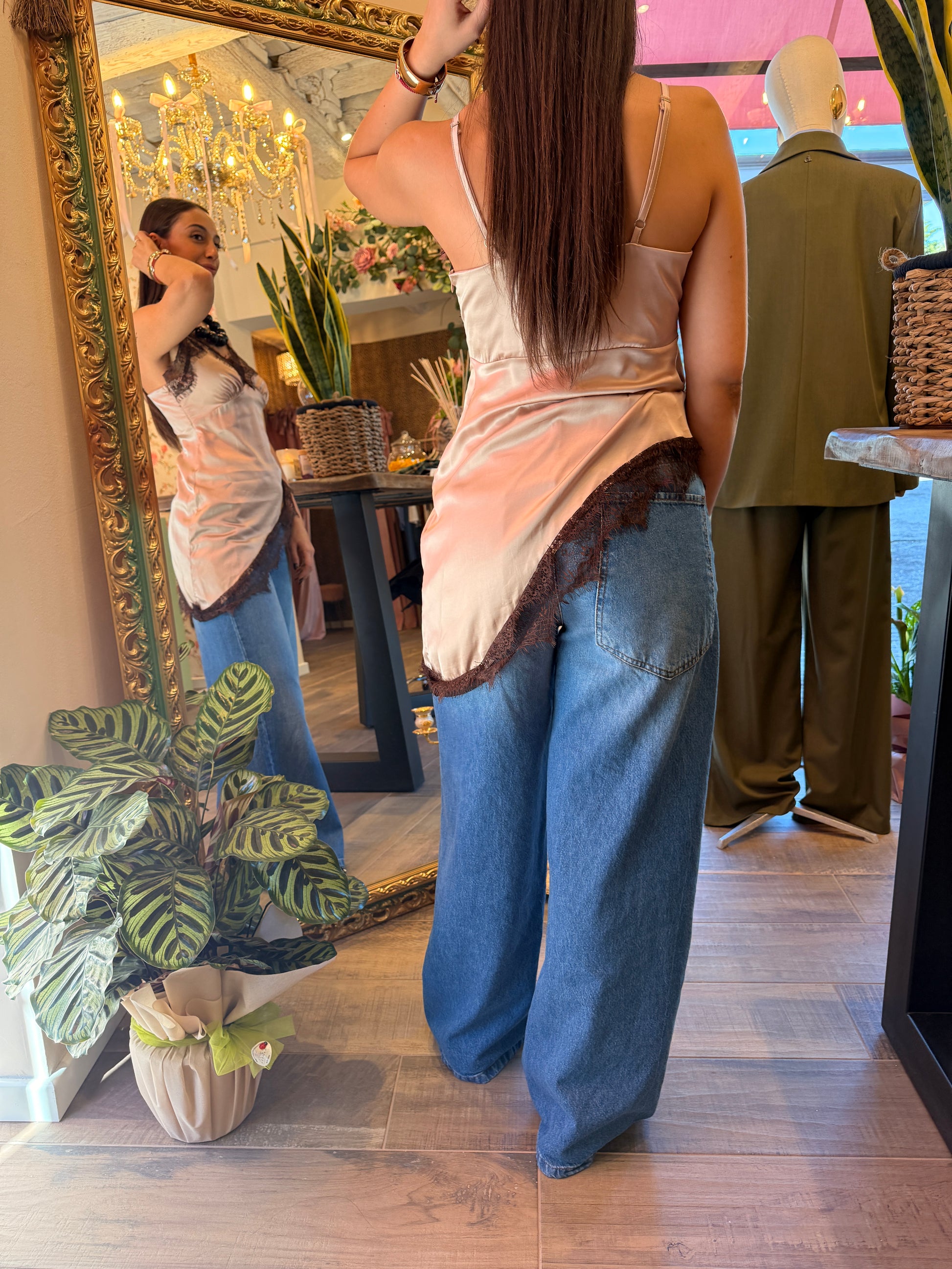 Jeans a gamba larga e vita alta