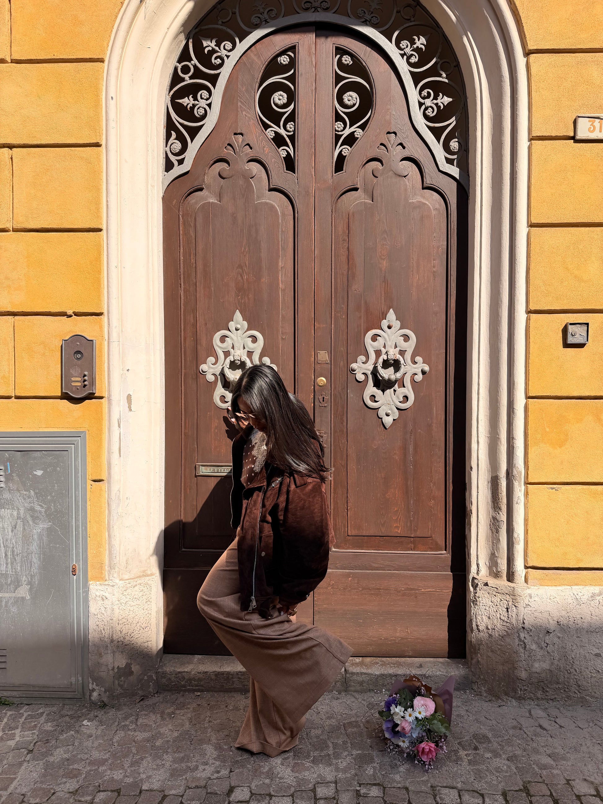 Pantaloni palazzo a vita alta con cintura intrecciata