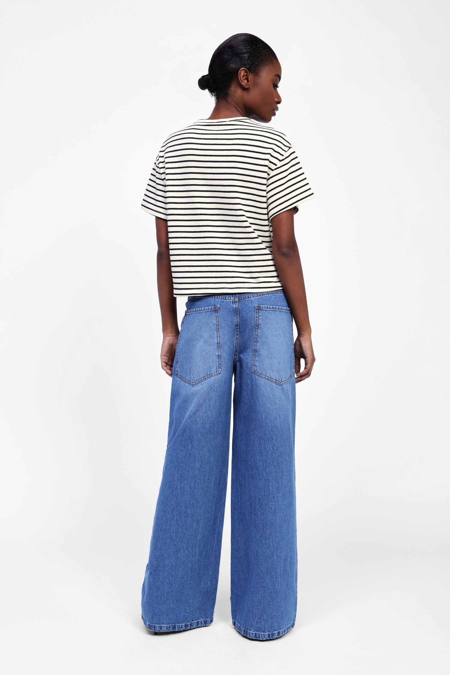 Jeans a gamba larga e vita alta
