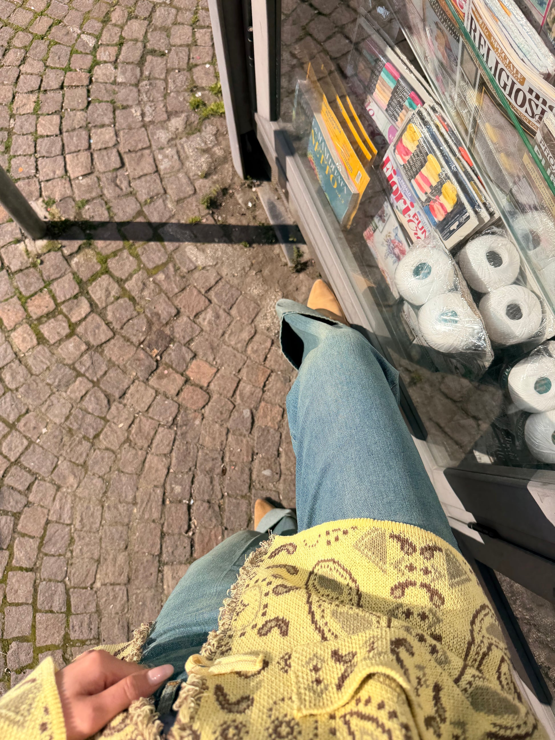 Jeans a gamba ampia con risvolto