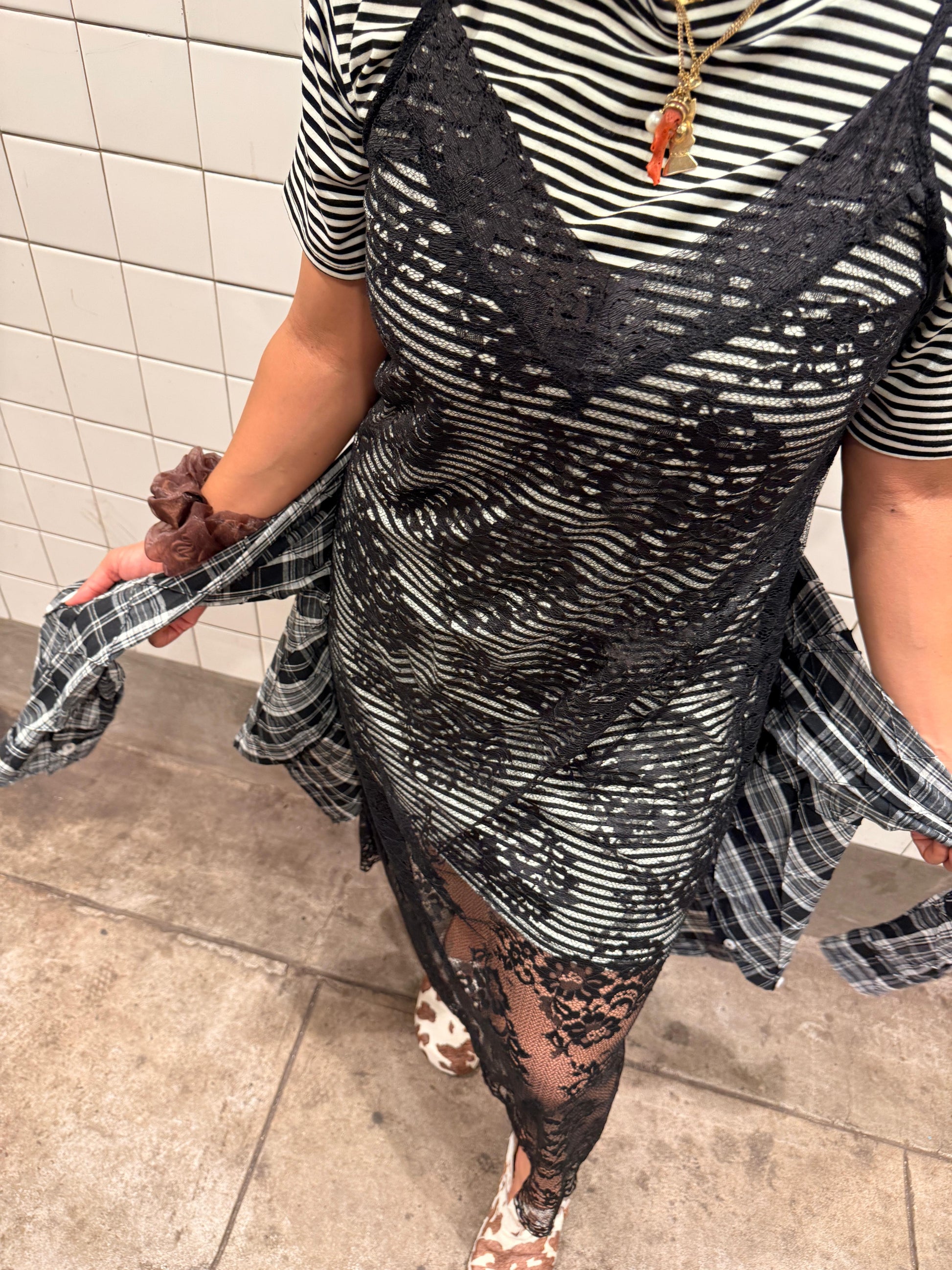 Vestito a righe con pizzo