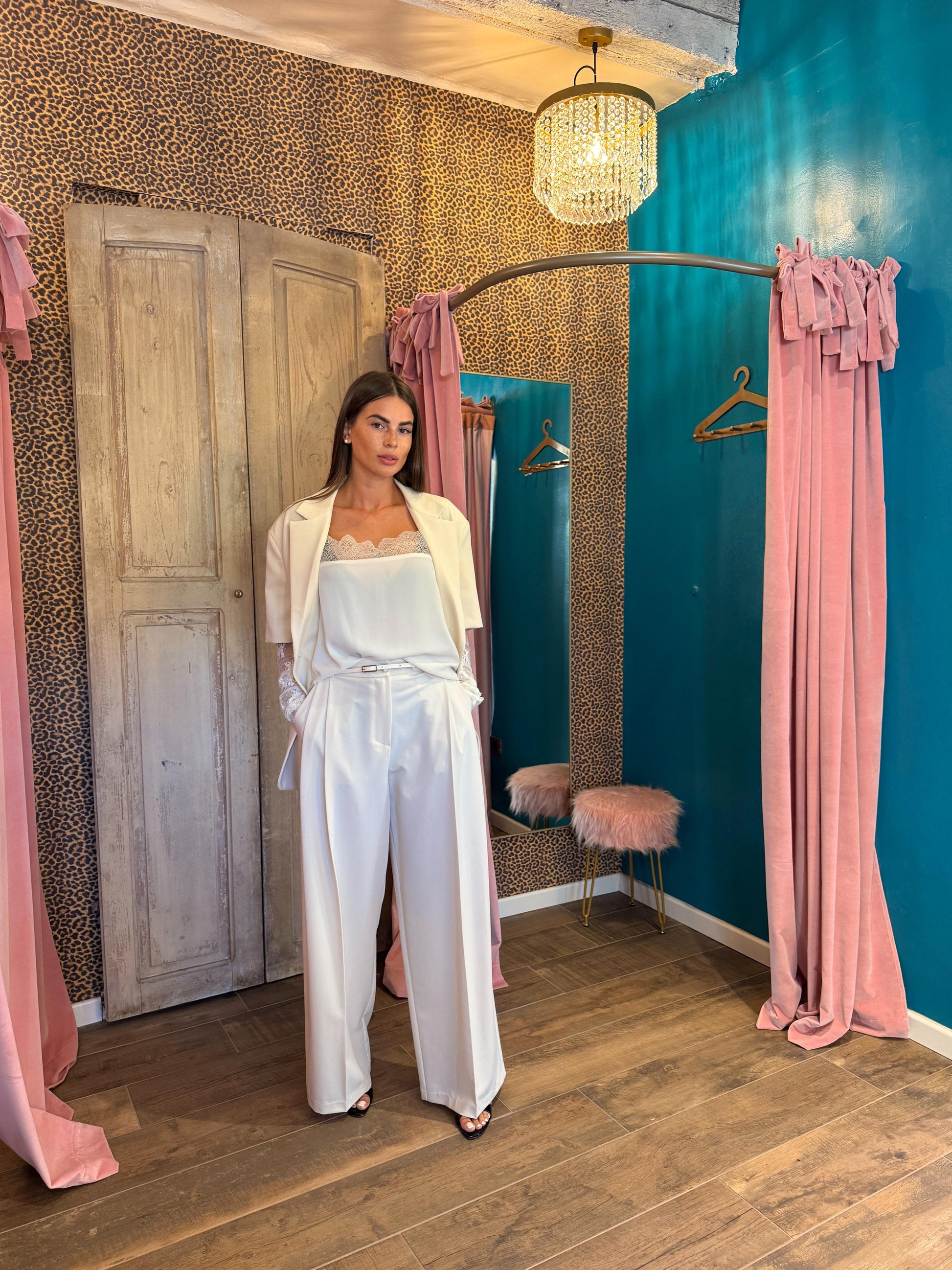 Pantaloni ampi a vita alta