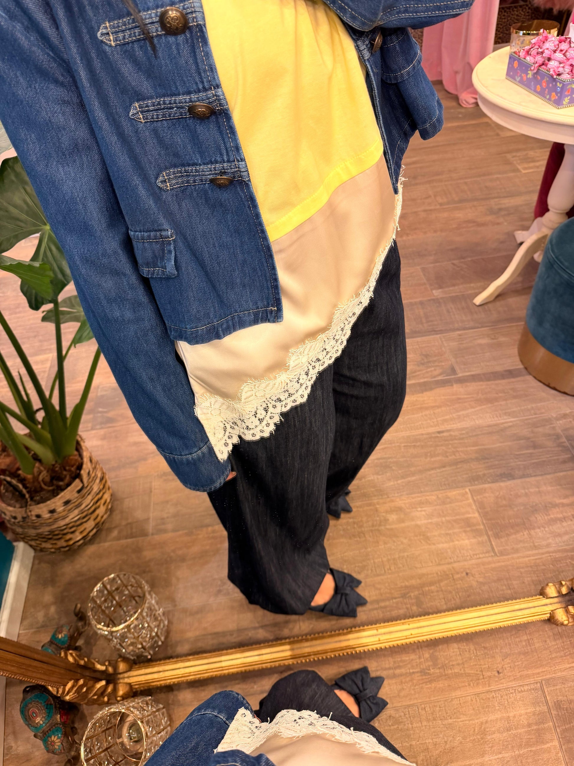 Giacca in denim corta con bottoni decorativi