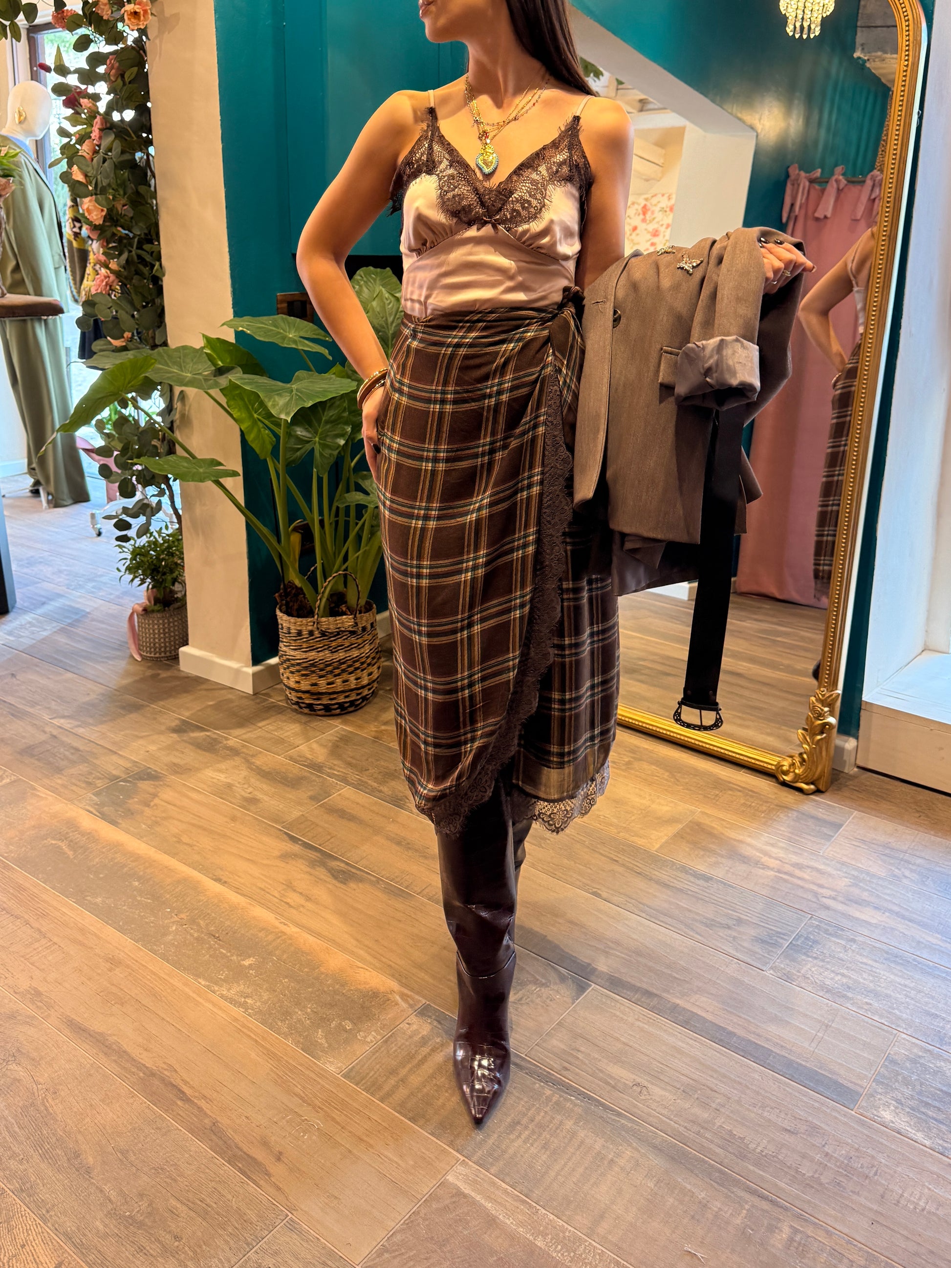 Gonna a portafoglio quadri con bordo in pizzo