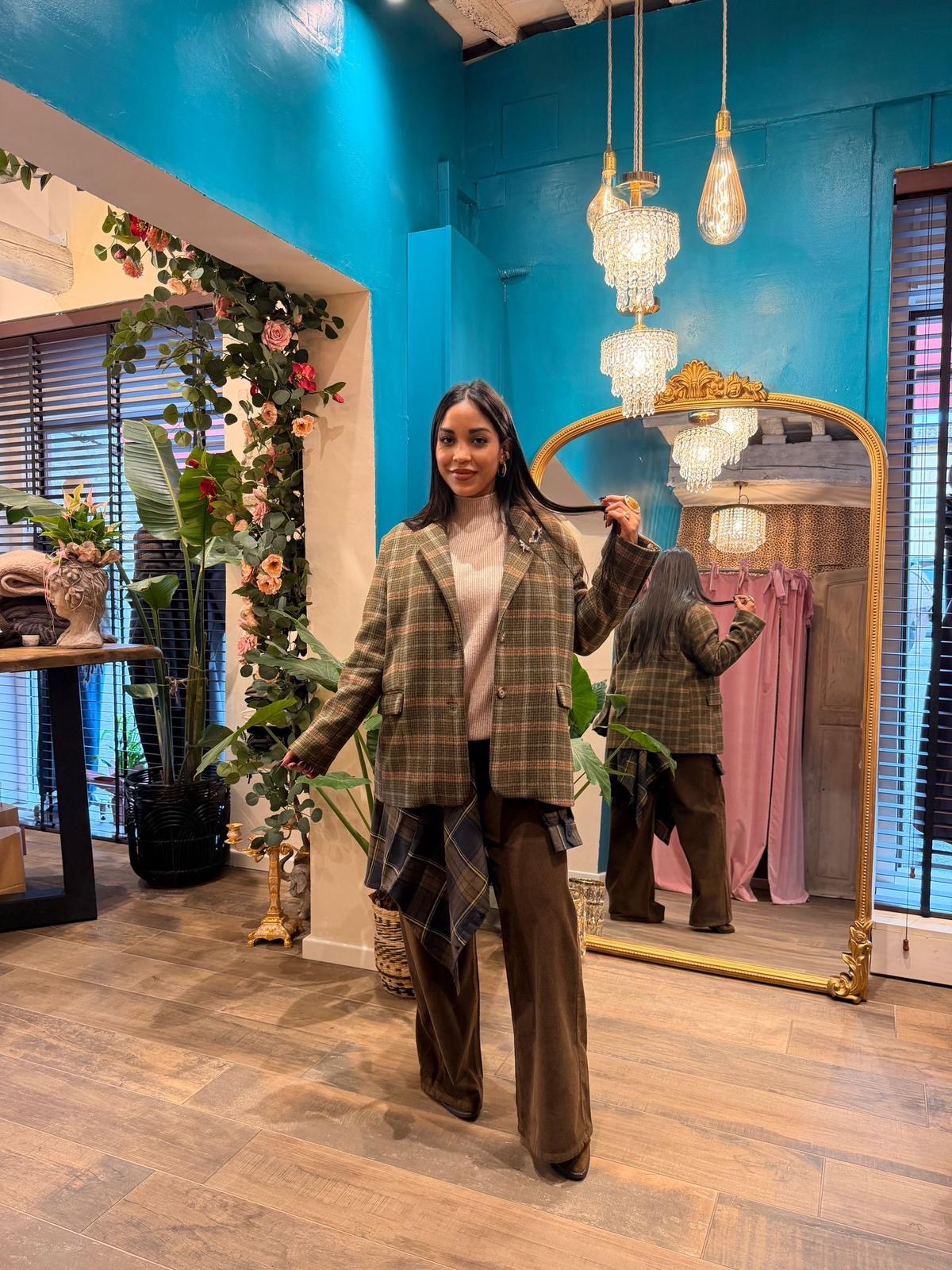 Blazer fantasia check con applicazioni gioiello