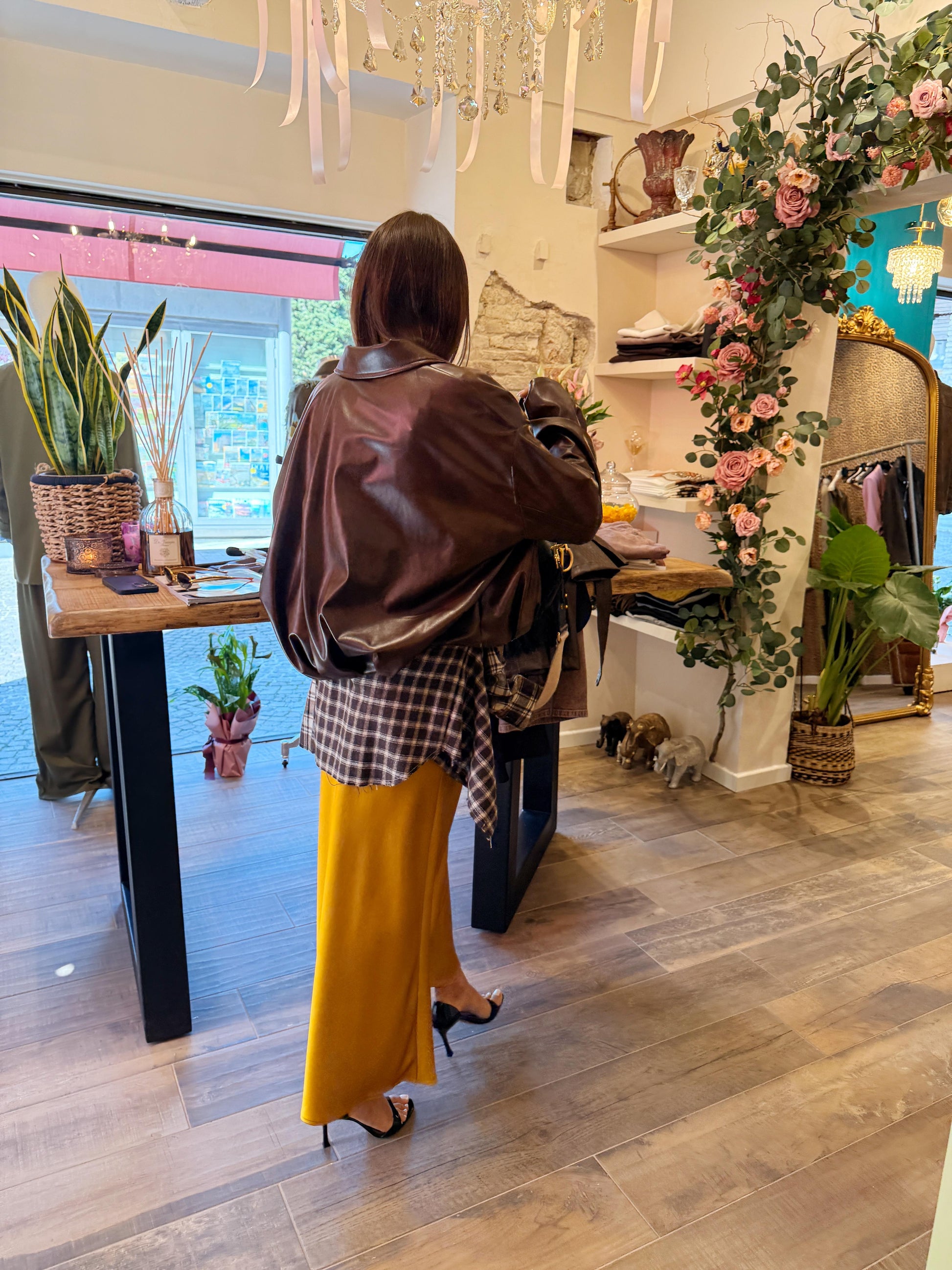 Giacca in ecopelle con zip e colletto classico