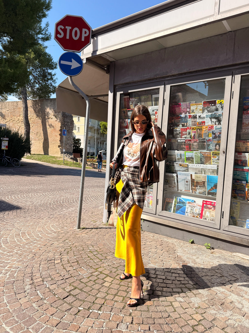 Gonna effetto satinato