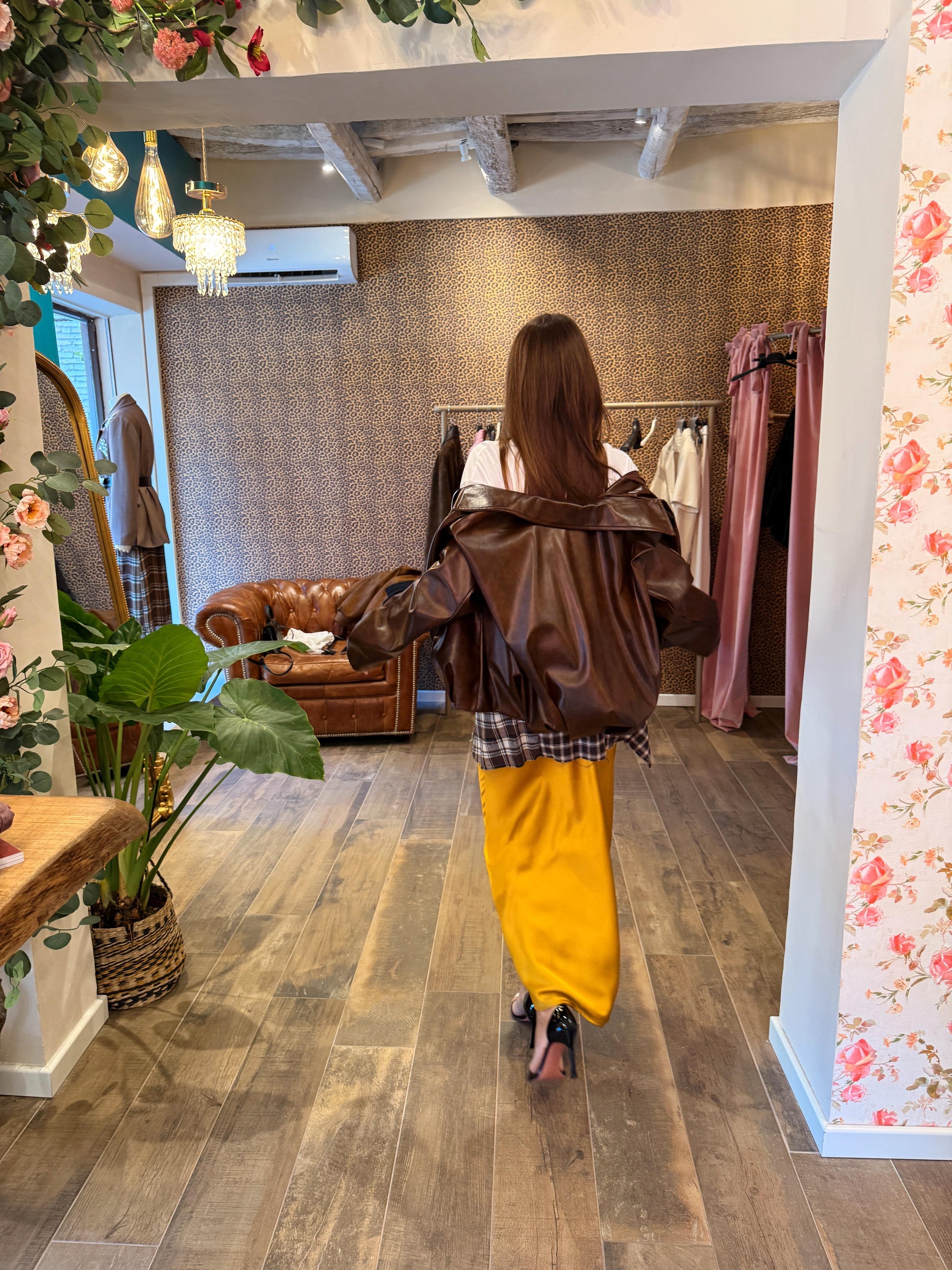 Giacca in ecopelle con zip e colletto classico