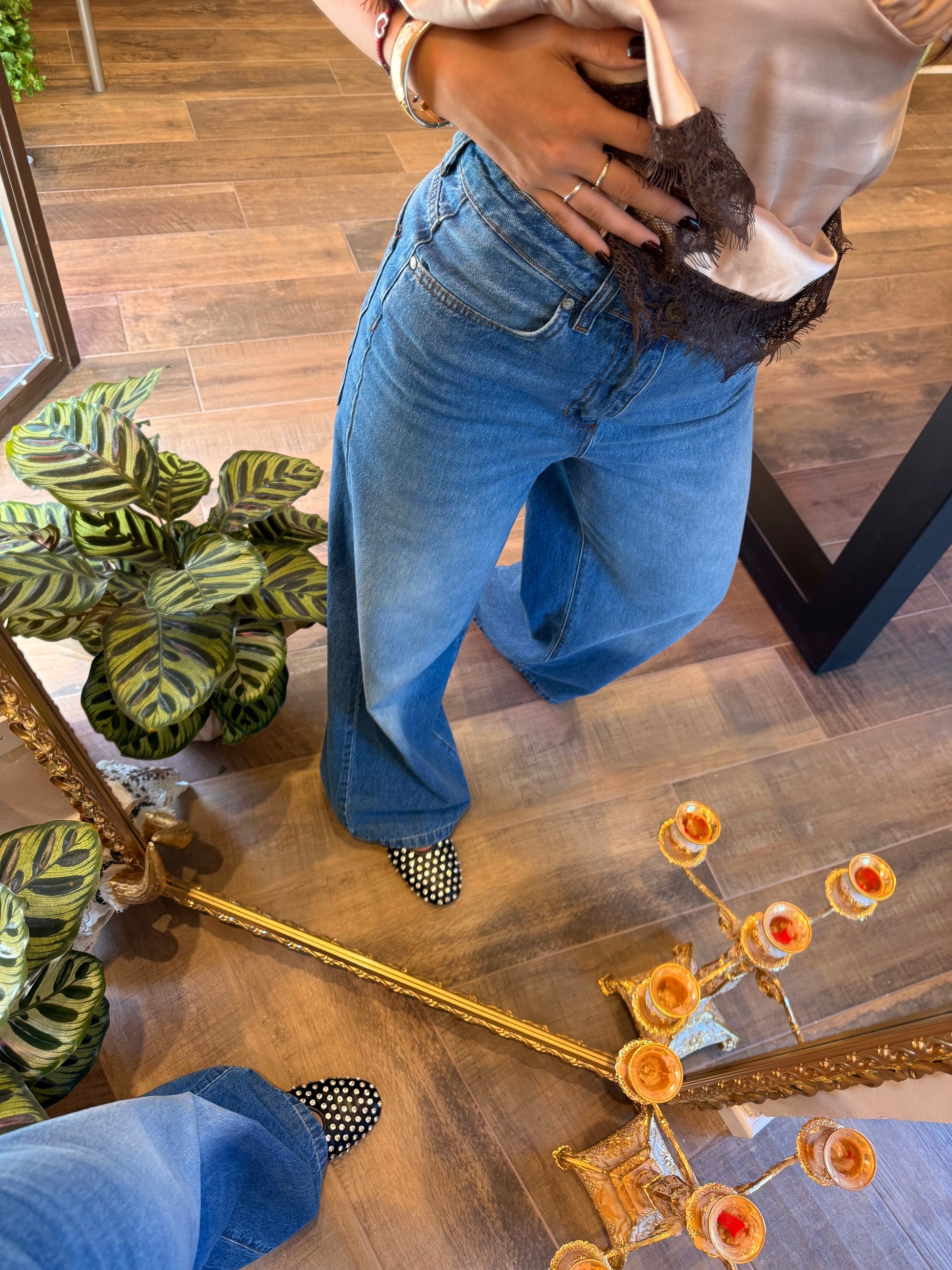 Jeans a gamba larga e vita alta