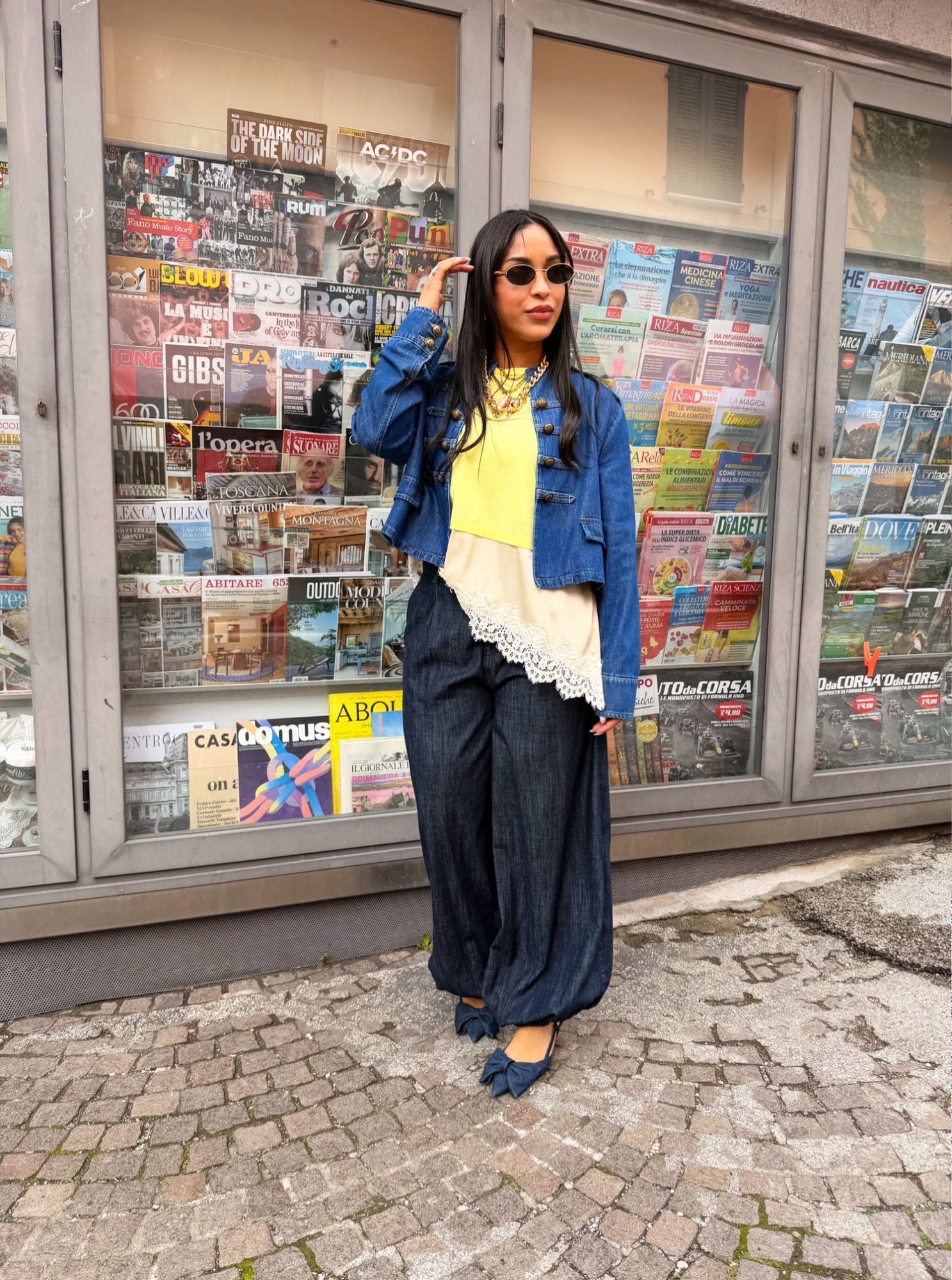 Giacca in denim corta con bottoni decorativi