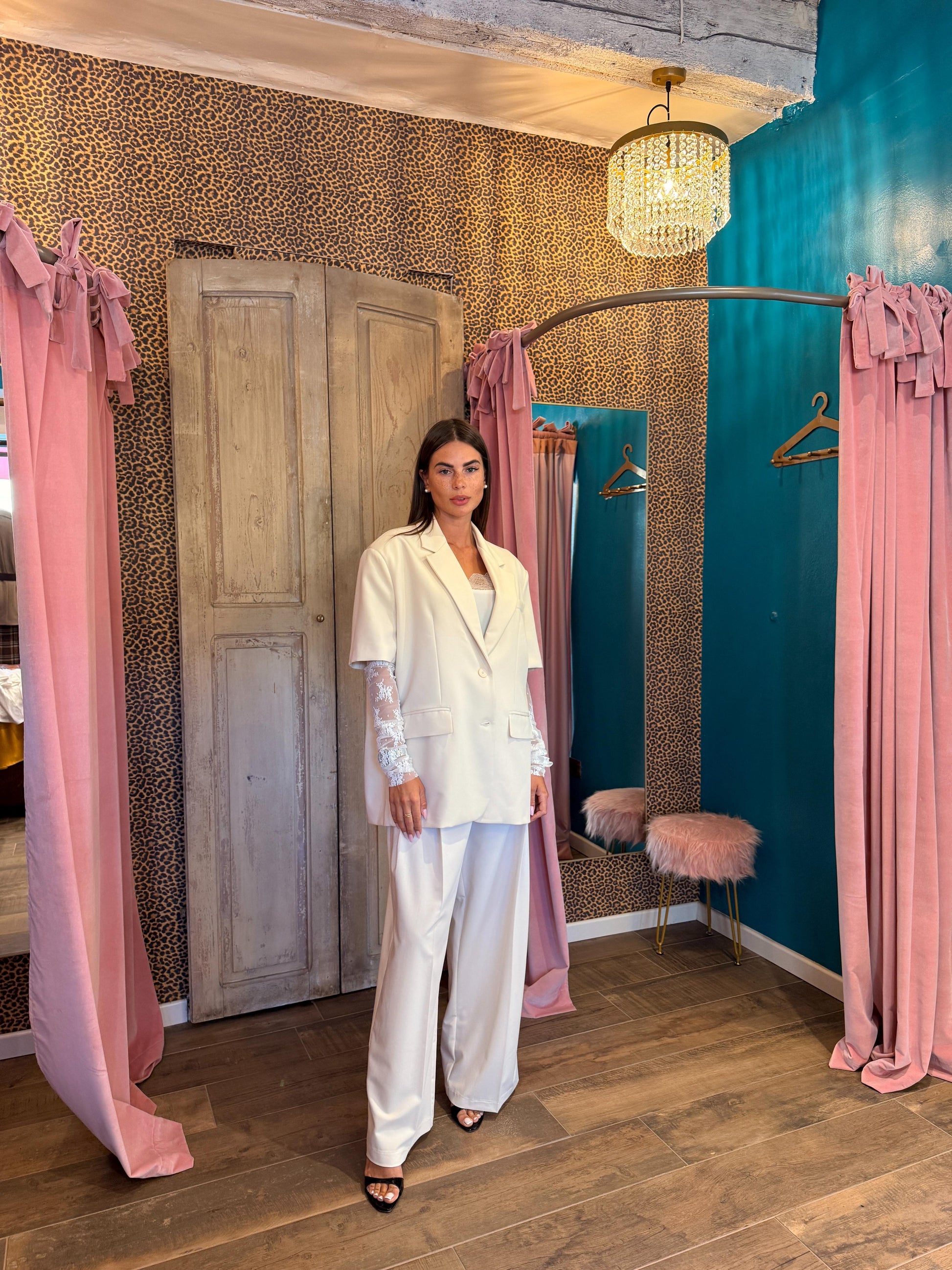 Pantaloni ampi a vita alta