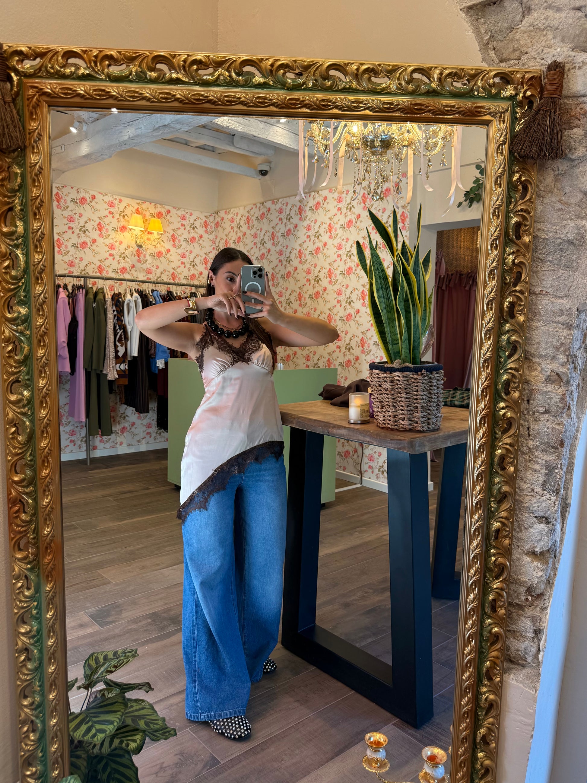 Jeans a gamba larga e vita alta