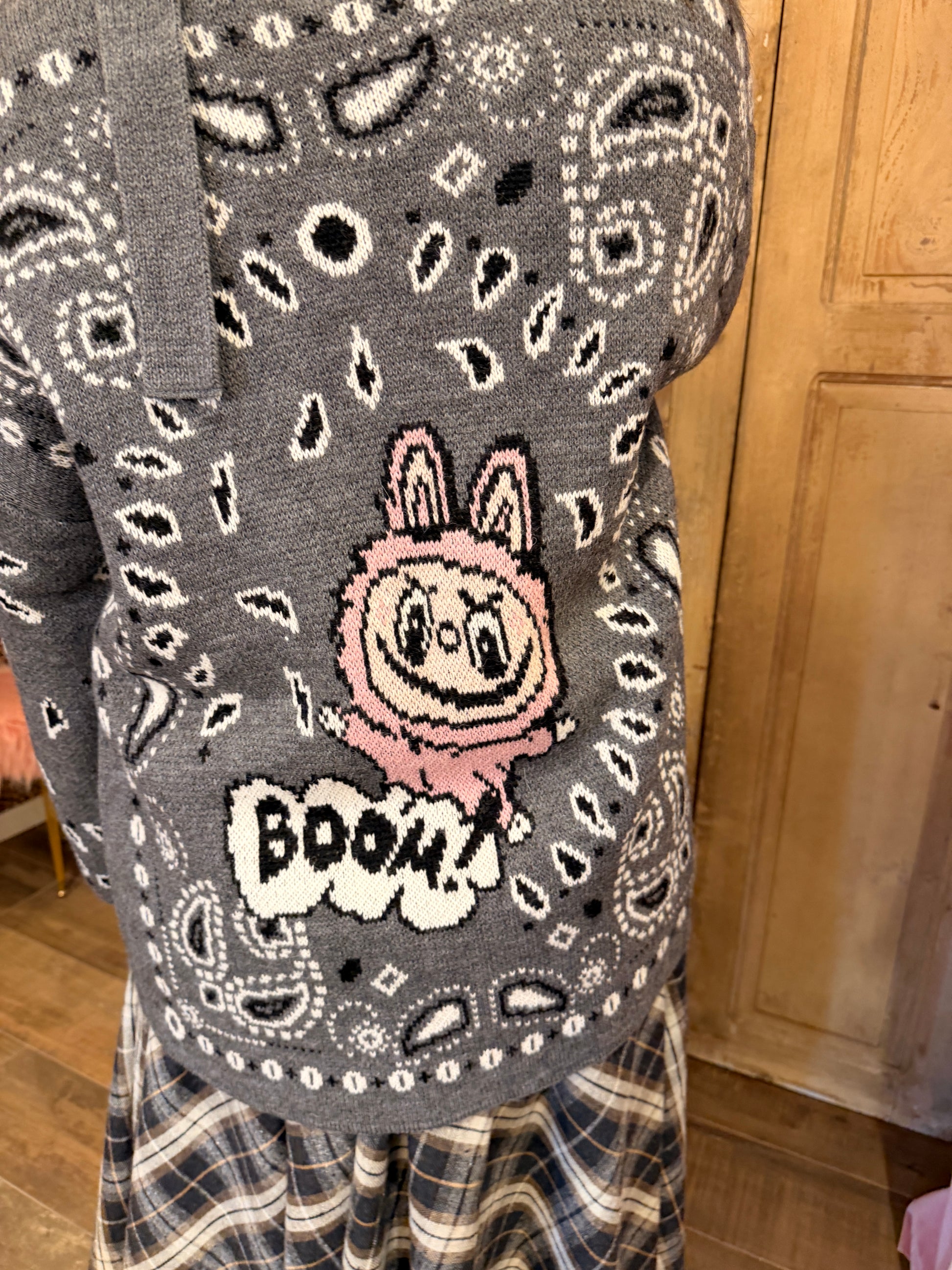 Cardigan con stampa vivace e cintura