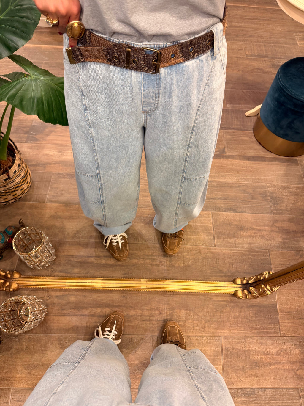Jeans barrel con elastico e cintura