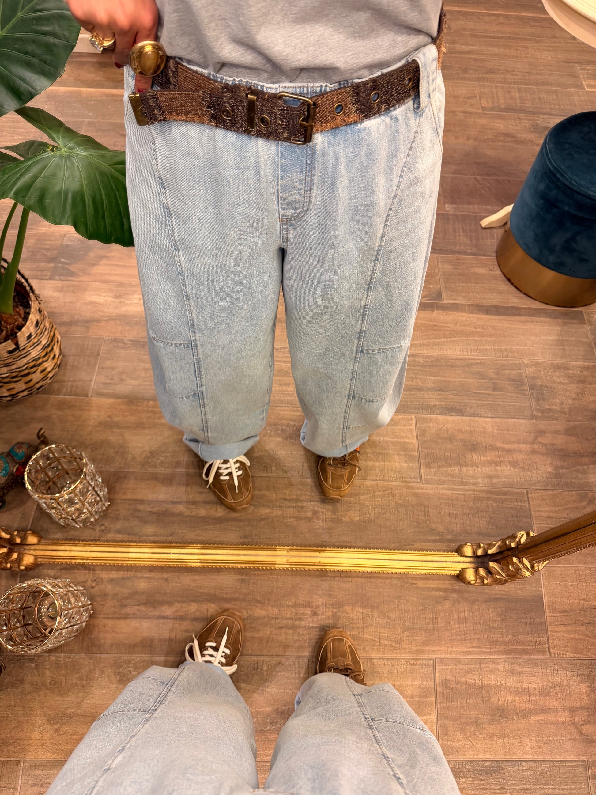 Jeans barrel con elastico e cintura