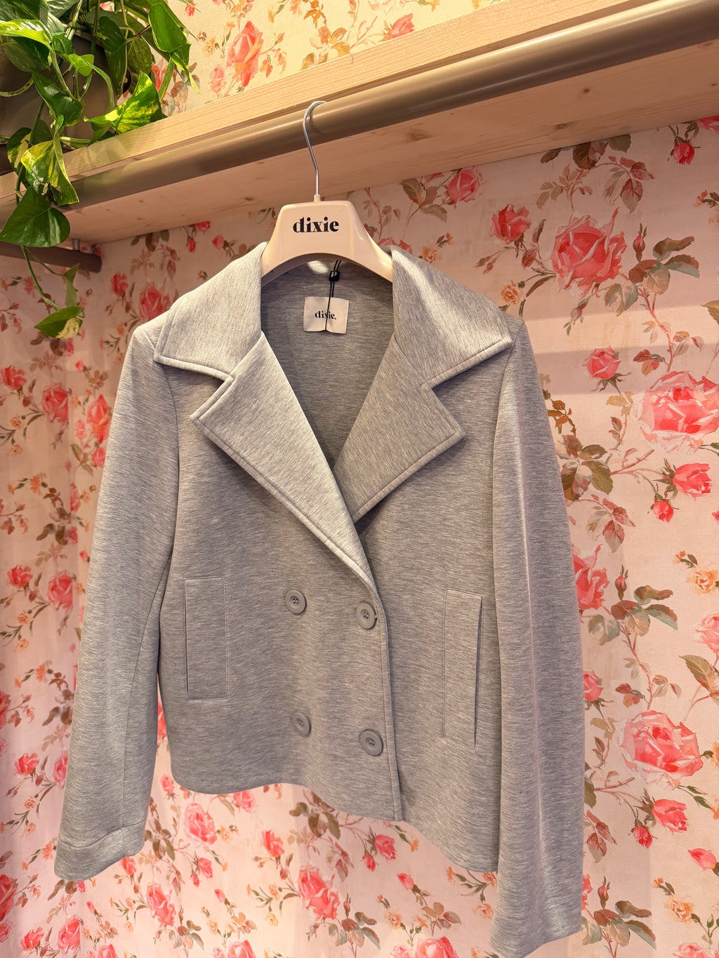 Blazer corto doppio petto con tasche anteriori