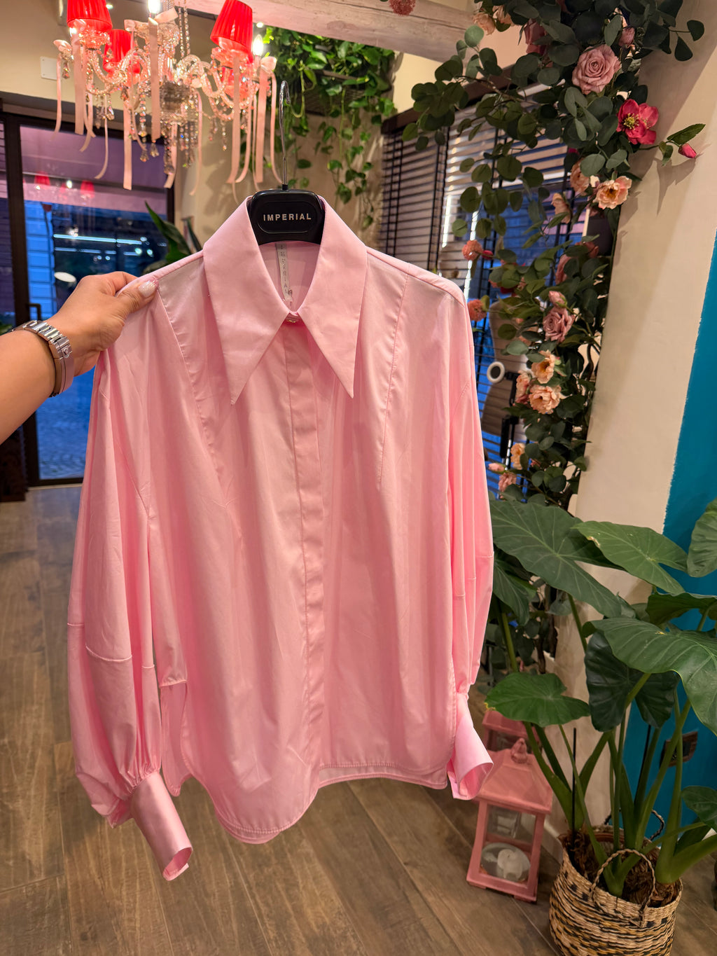 Camicia maniche ampie e colletto classico