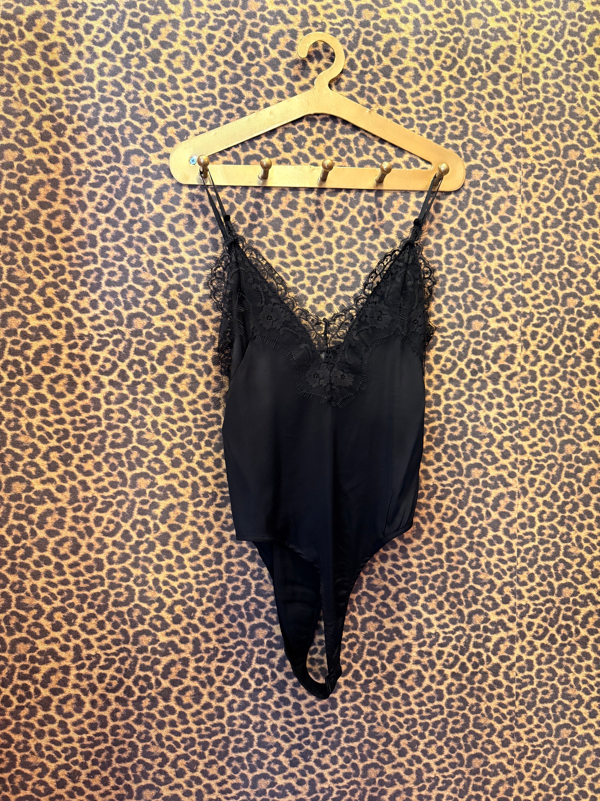 Body con spalline sottili e dettagli in pizzo