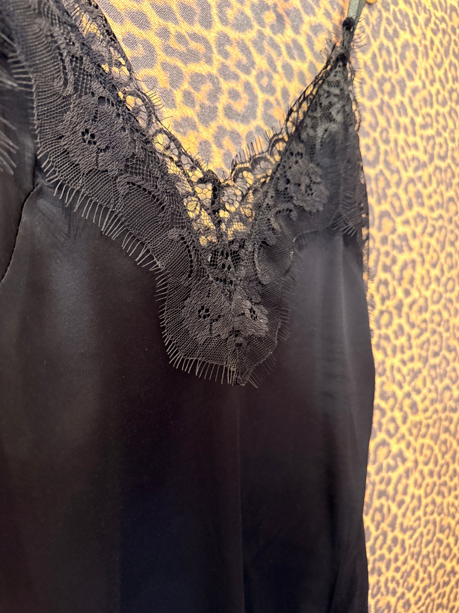 Body con spalline sottili e dettagli in pizzo