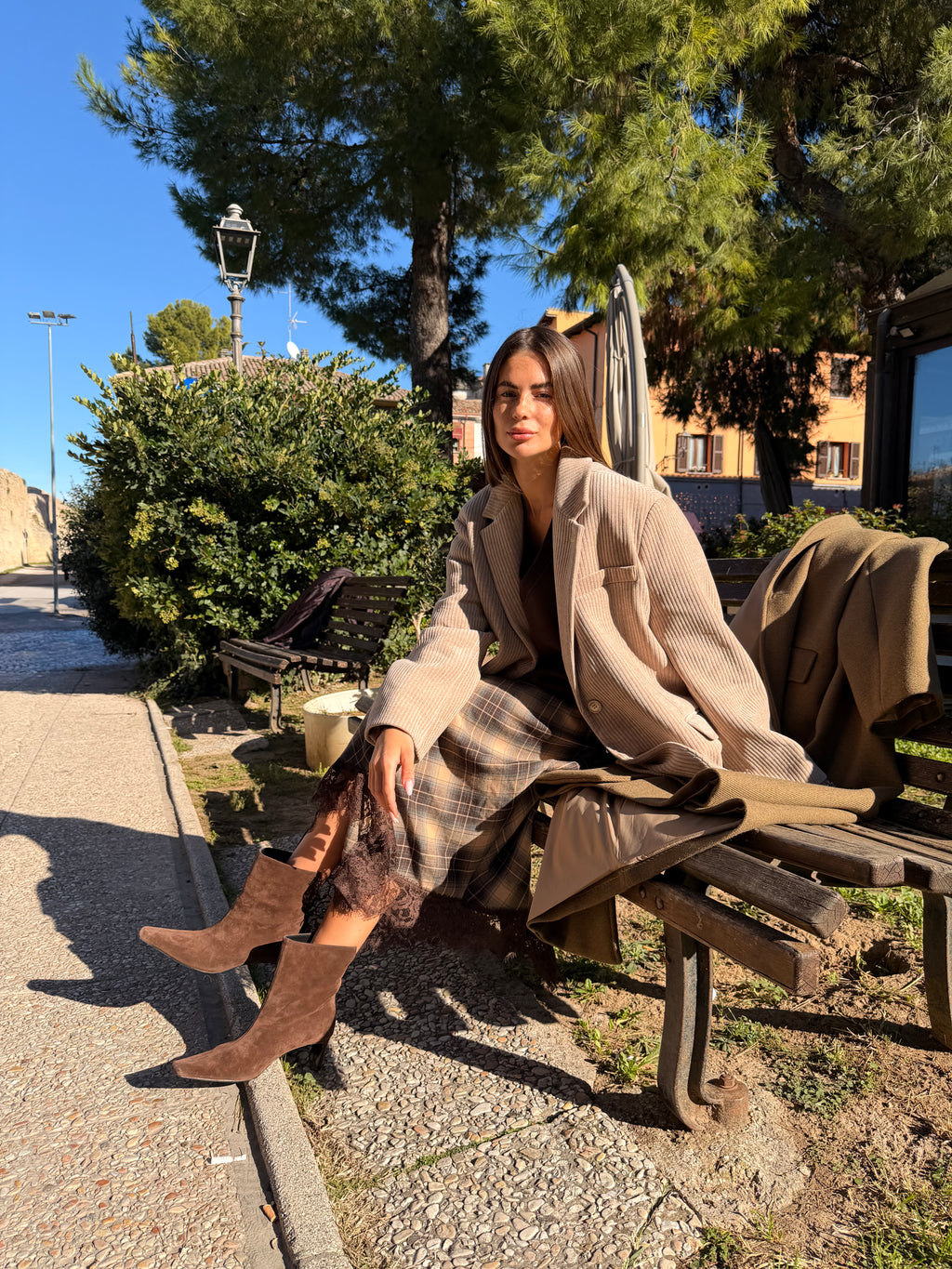 Gonna a quadri con bordo in pizzo