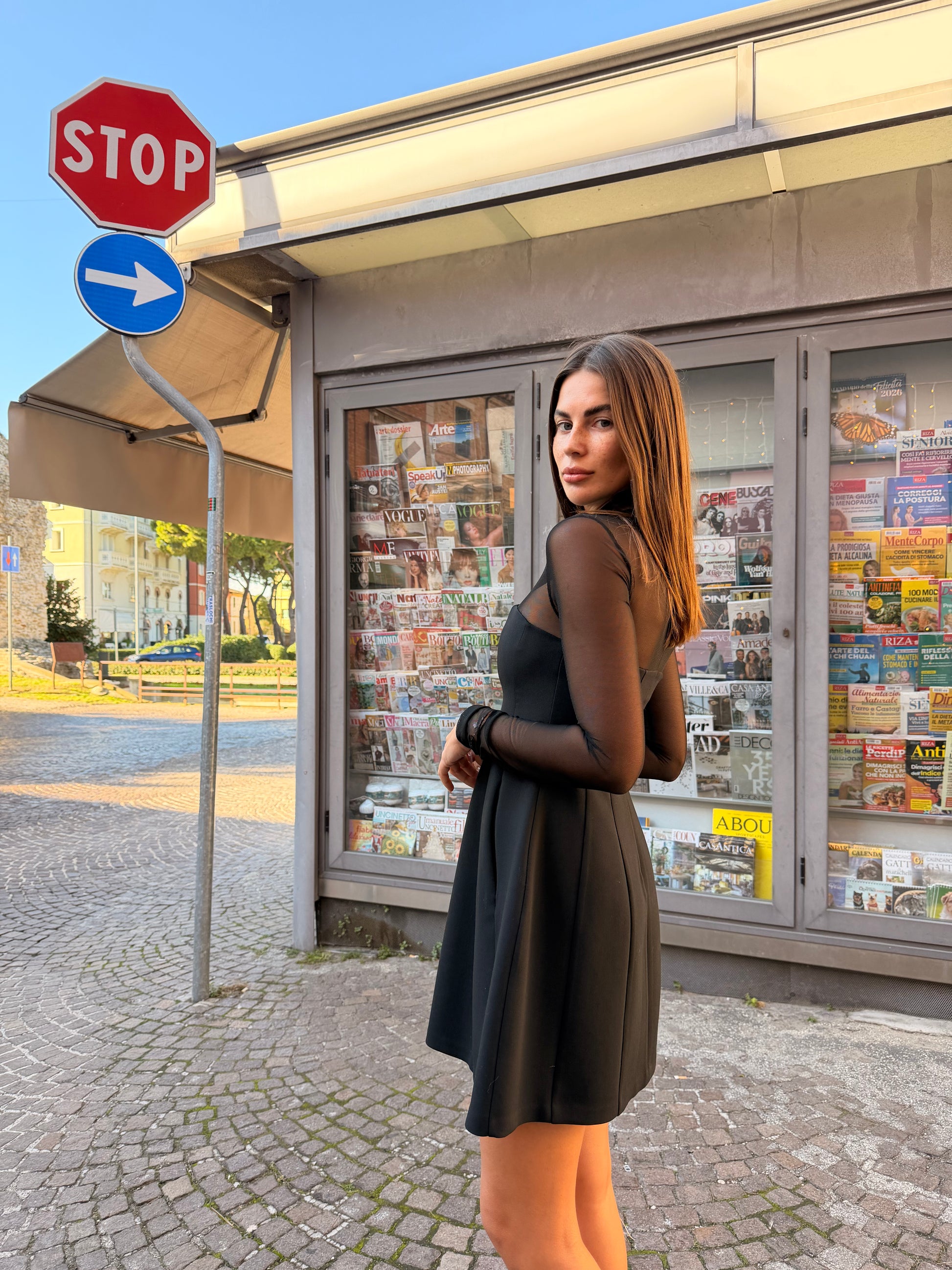 Abito corto manica trasparente