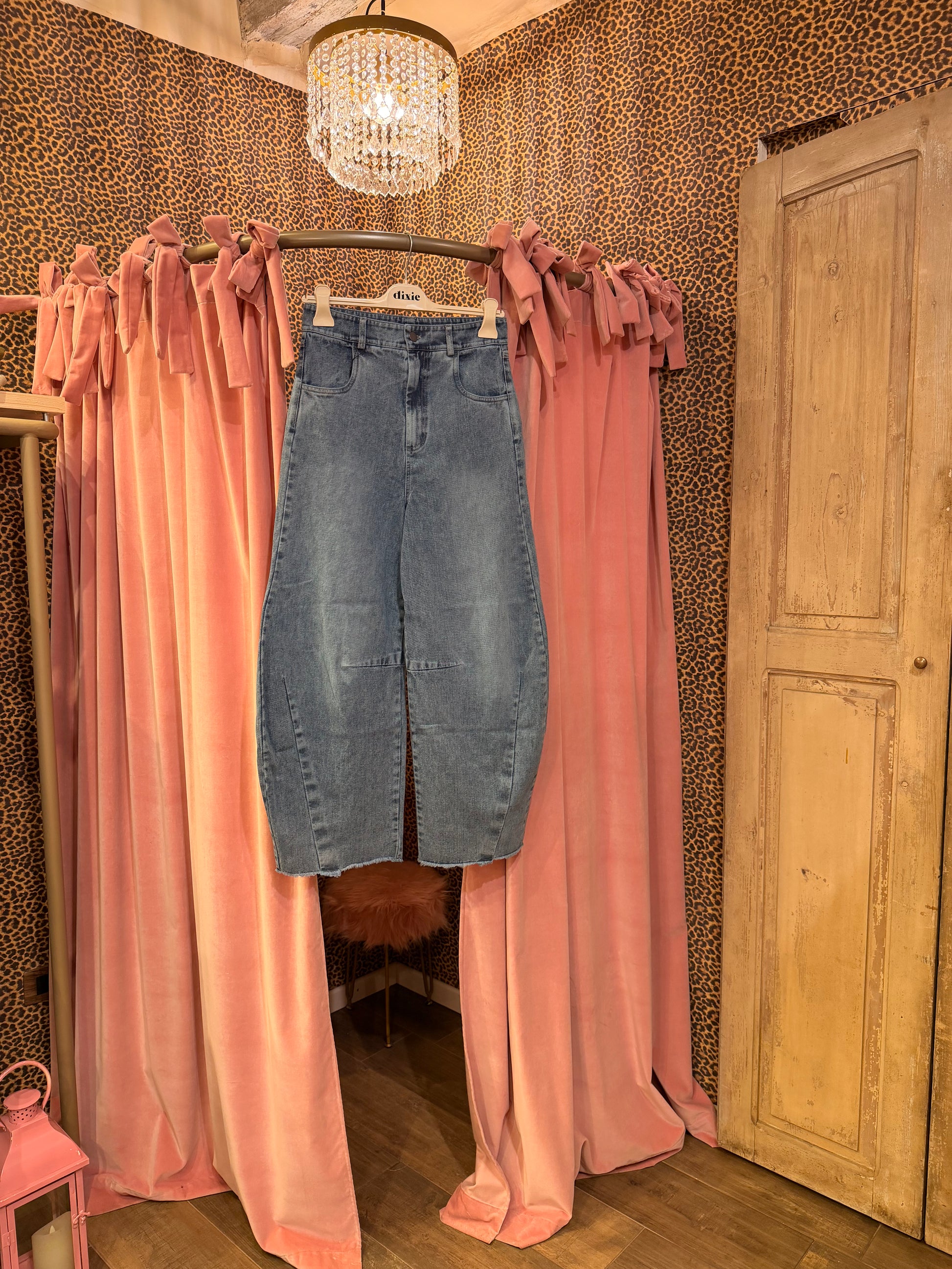 Jeans baloon fit vita alta orlo tagliato