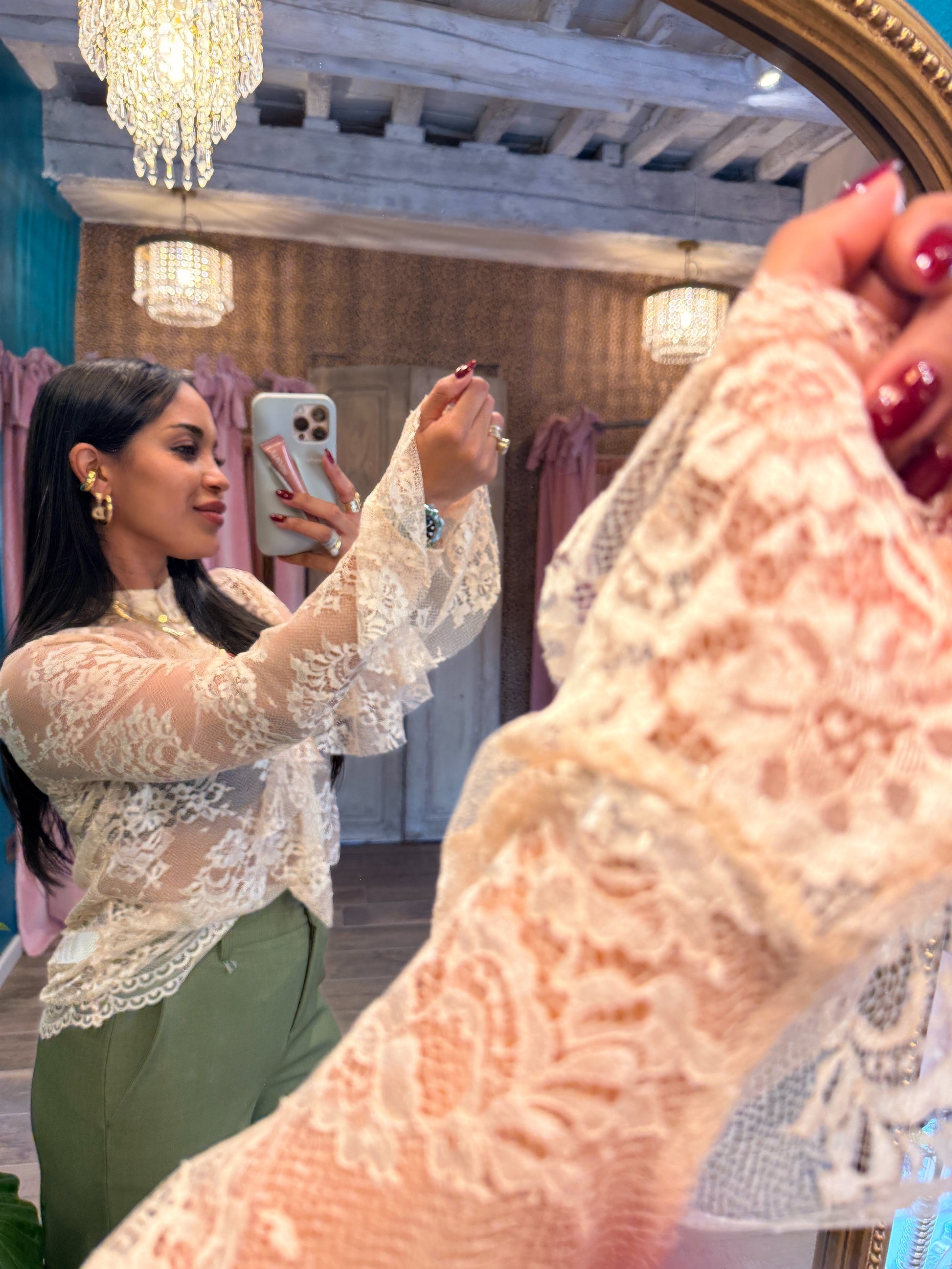 Camicia in pizzo con collo coreano e maniche lunghe